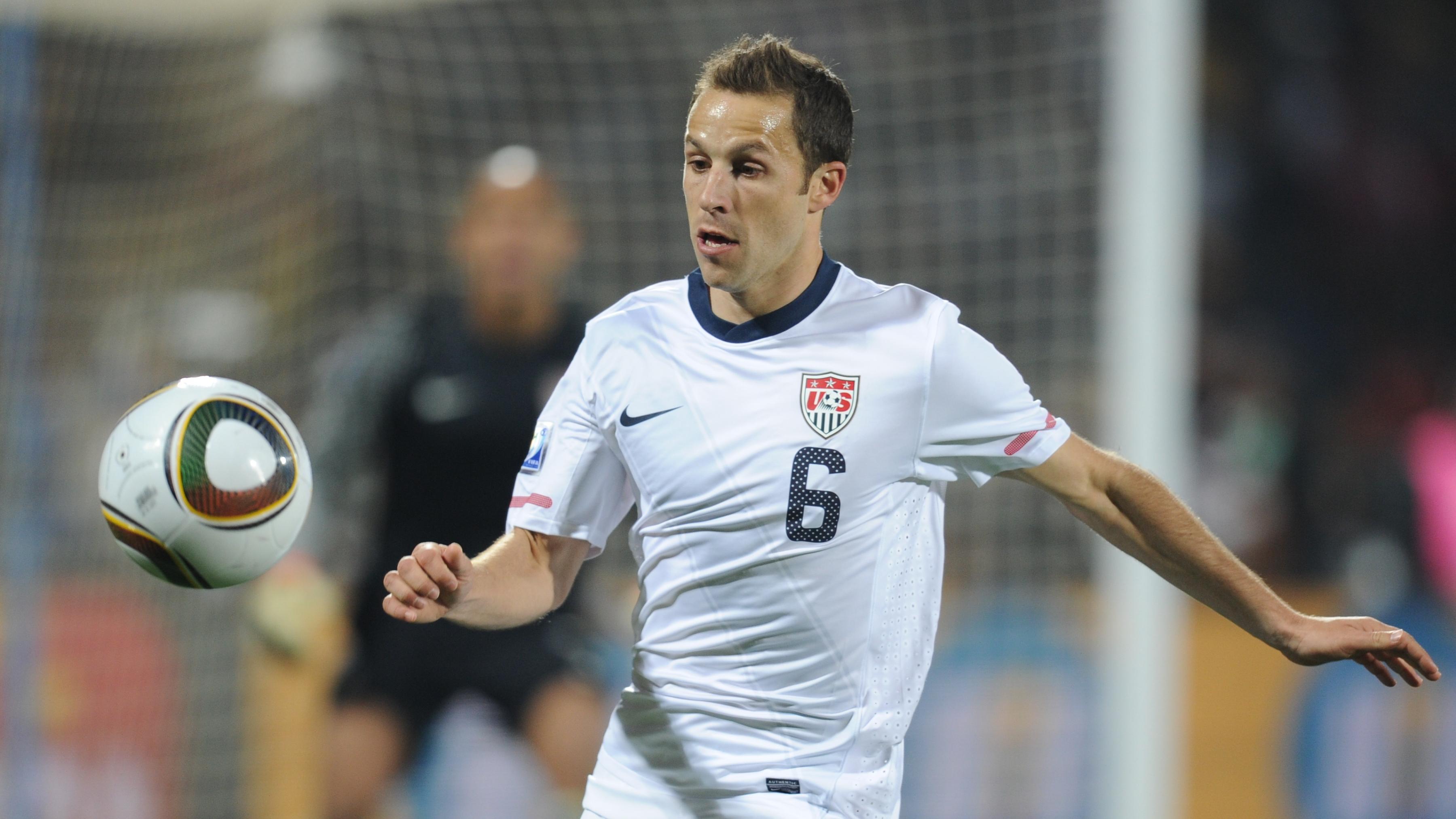 US defender Steve Cherundolo eyes the ba