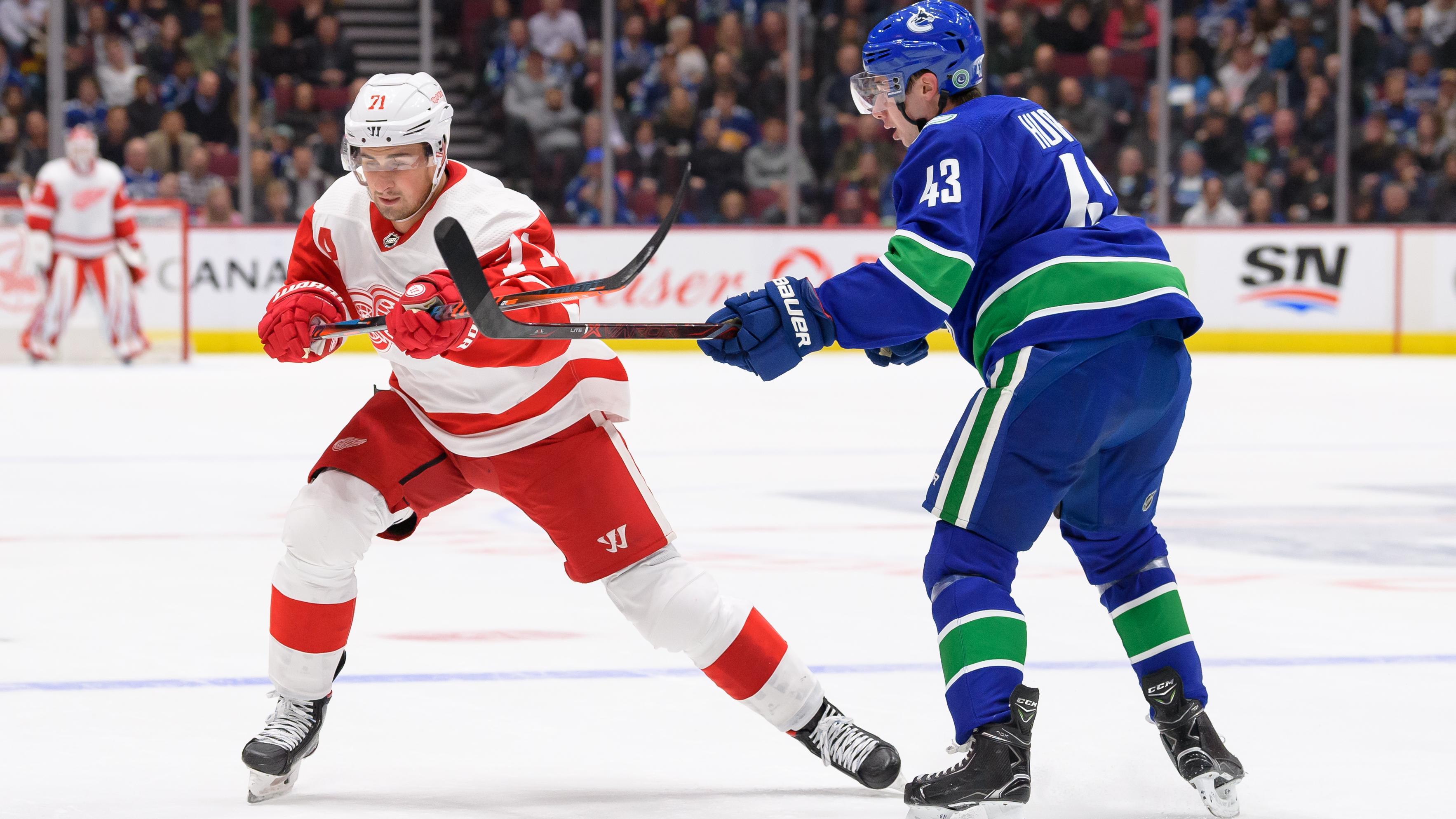 NHL: OCT 15 Red Wings at Canucks