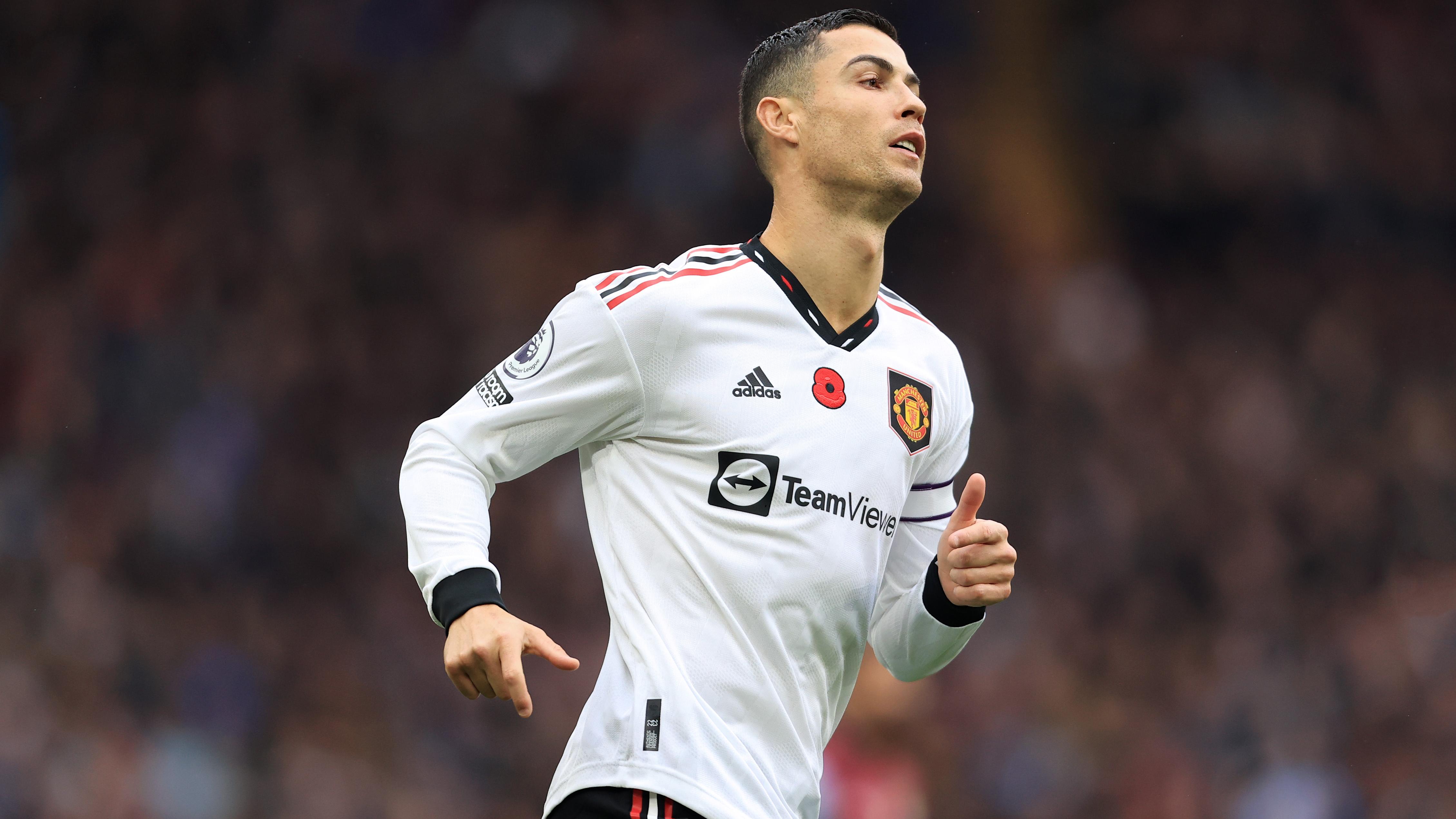 Aston Villa v Manchester United - Premier League