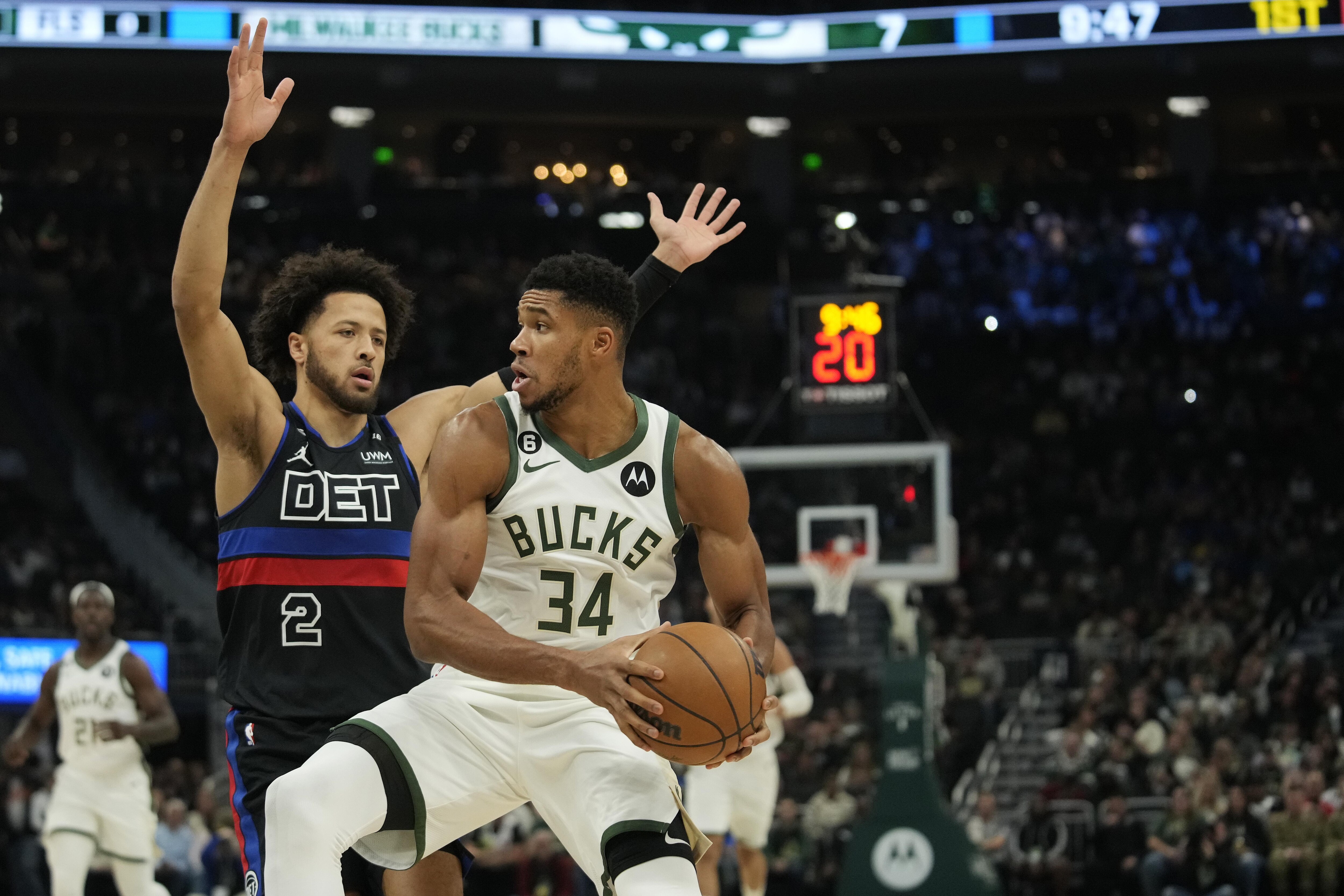 Detroit Pistons v Milwaukee Bucks