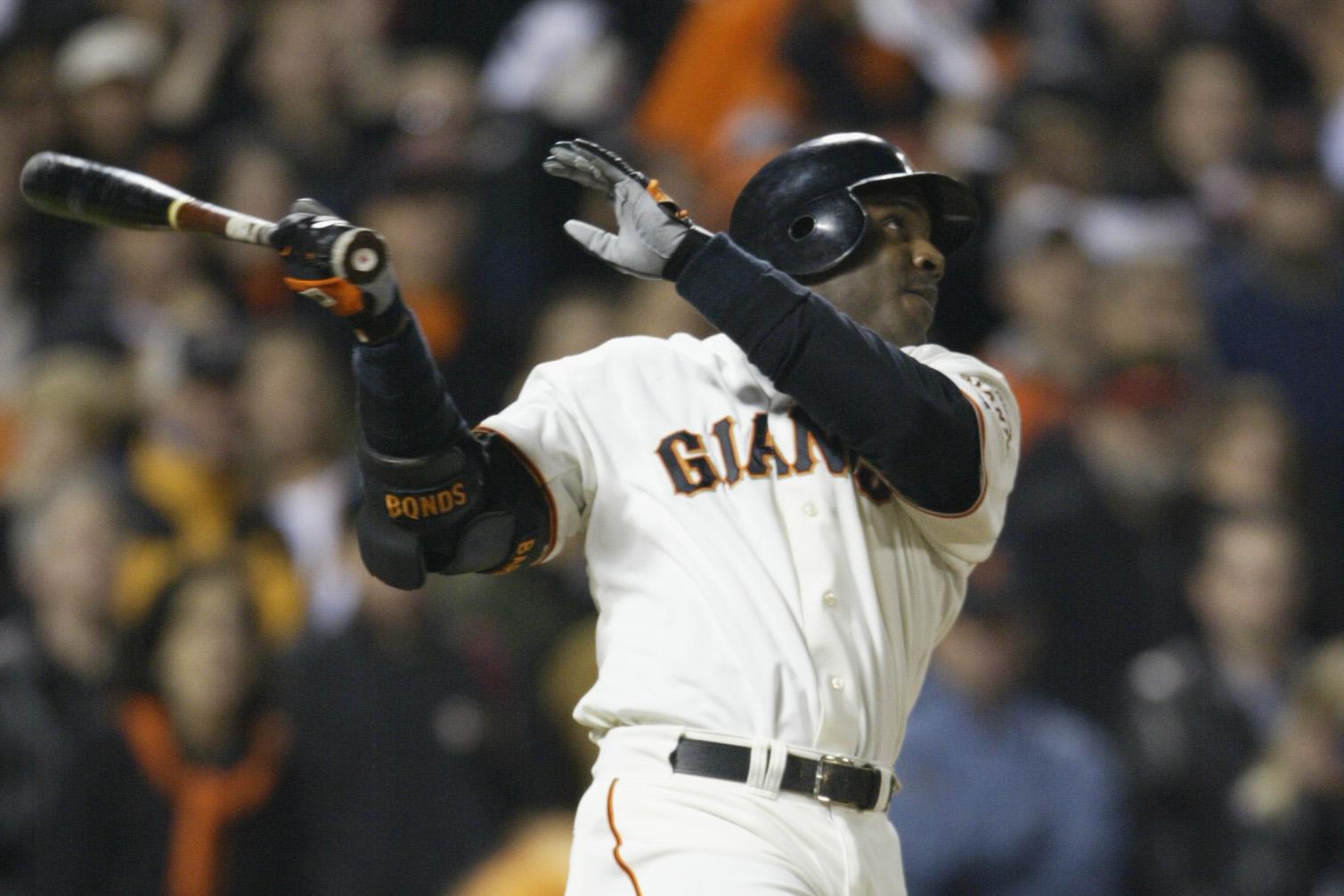 Barry Bonds hits a sacrifice fly