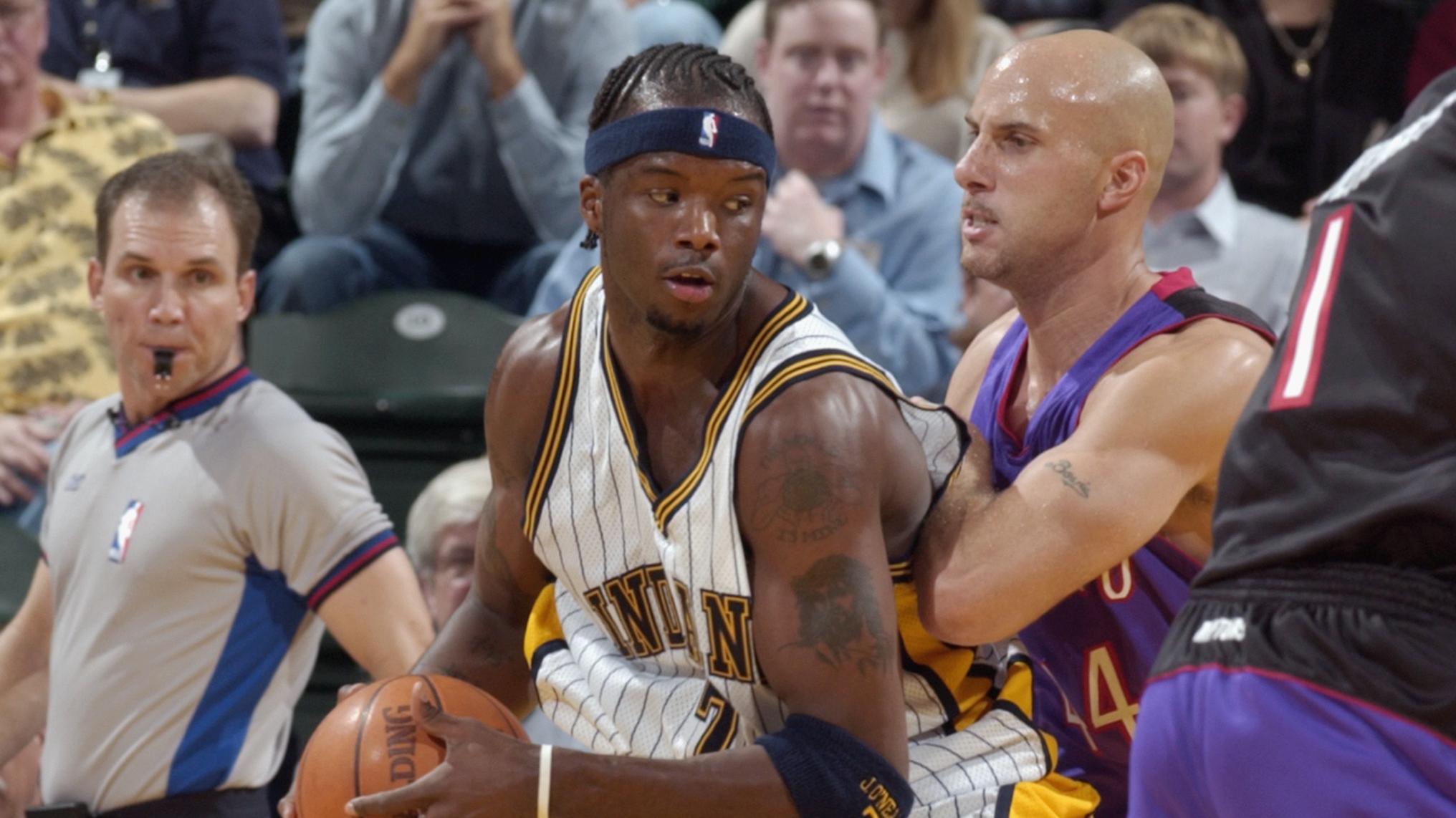 Jermaine O'Neal is defended by Foster