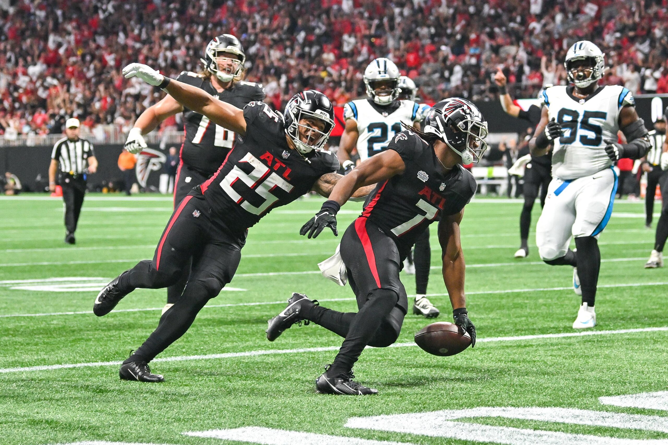 NFL: SEP 10 Panthers at Falcons NFL: SEP 10 Panthers at Falcons