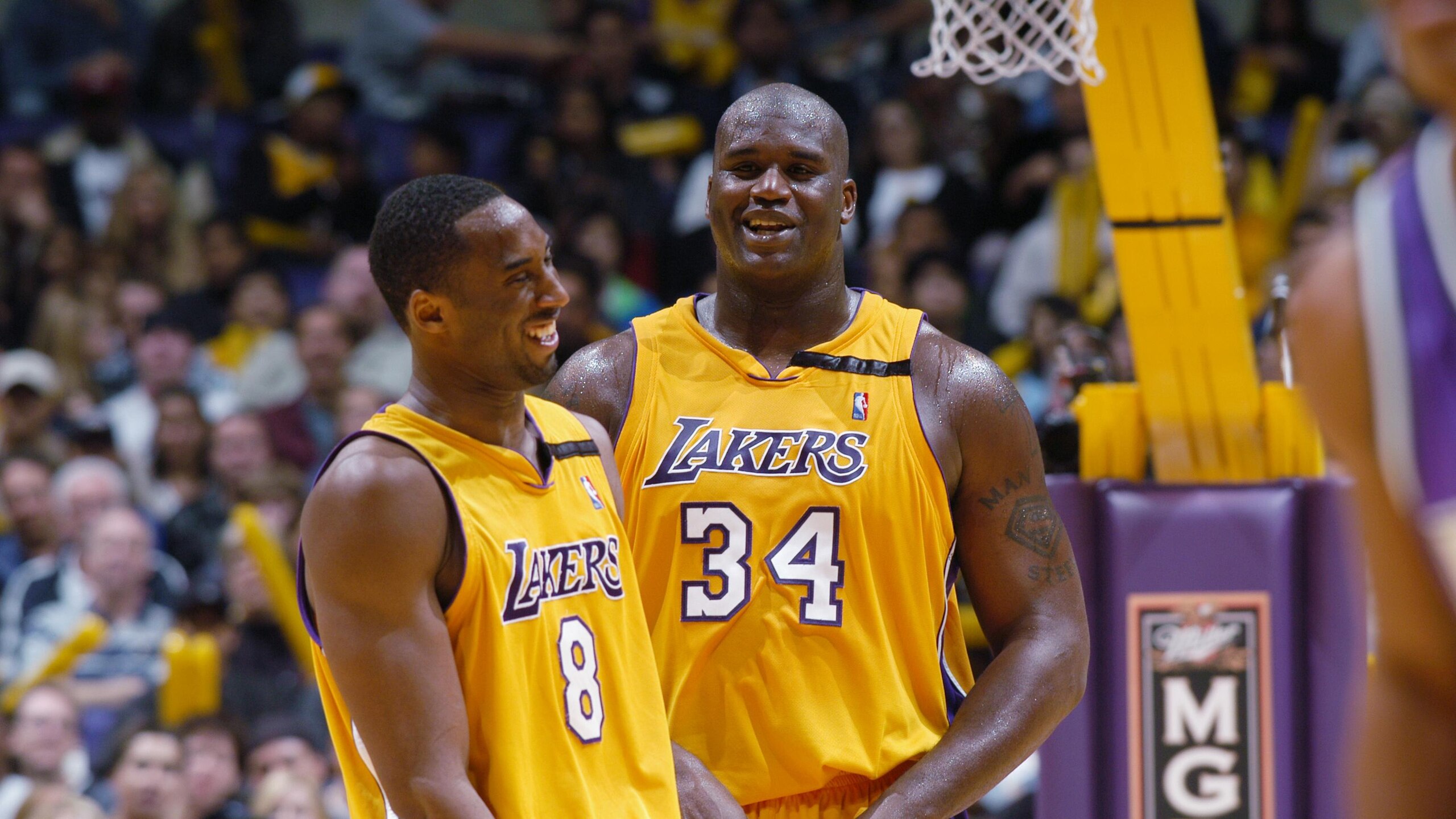 Kobe Bryant laughs with Shaquille O'Neal