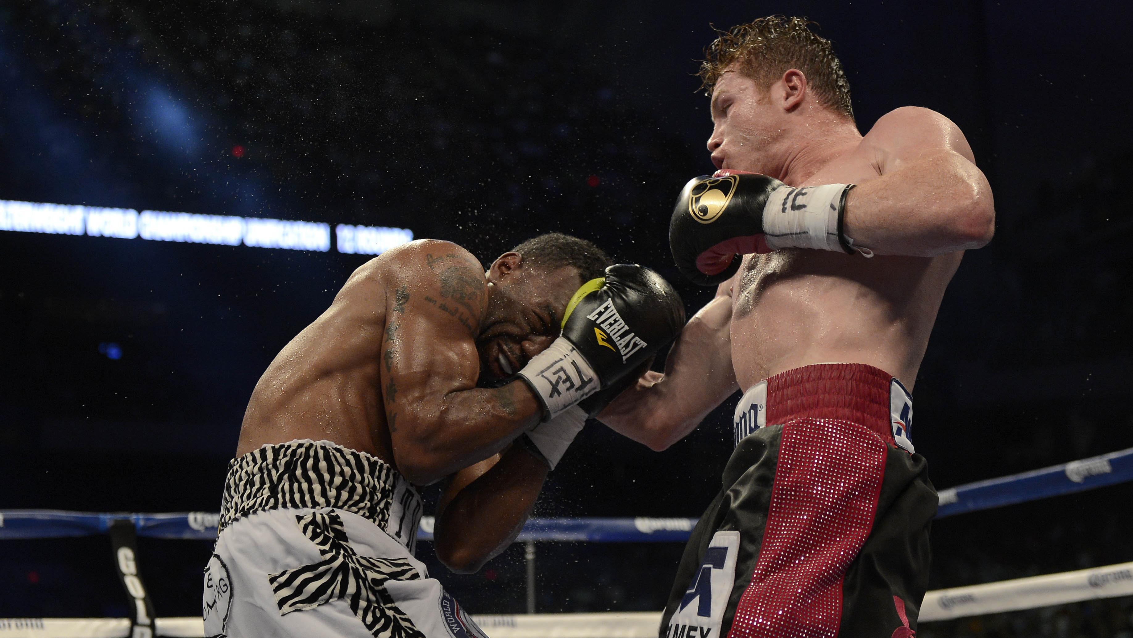 Canelo Alvarez v Austin Trout