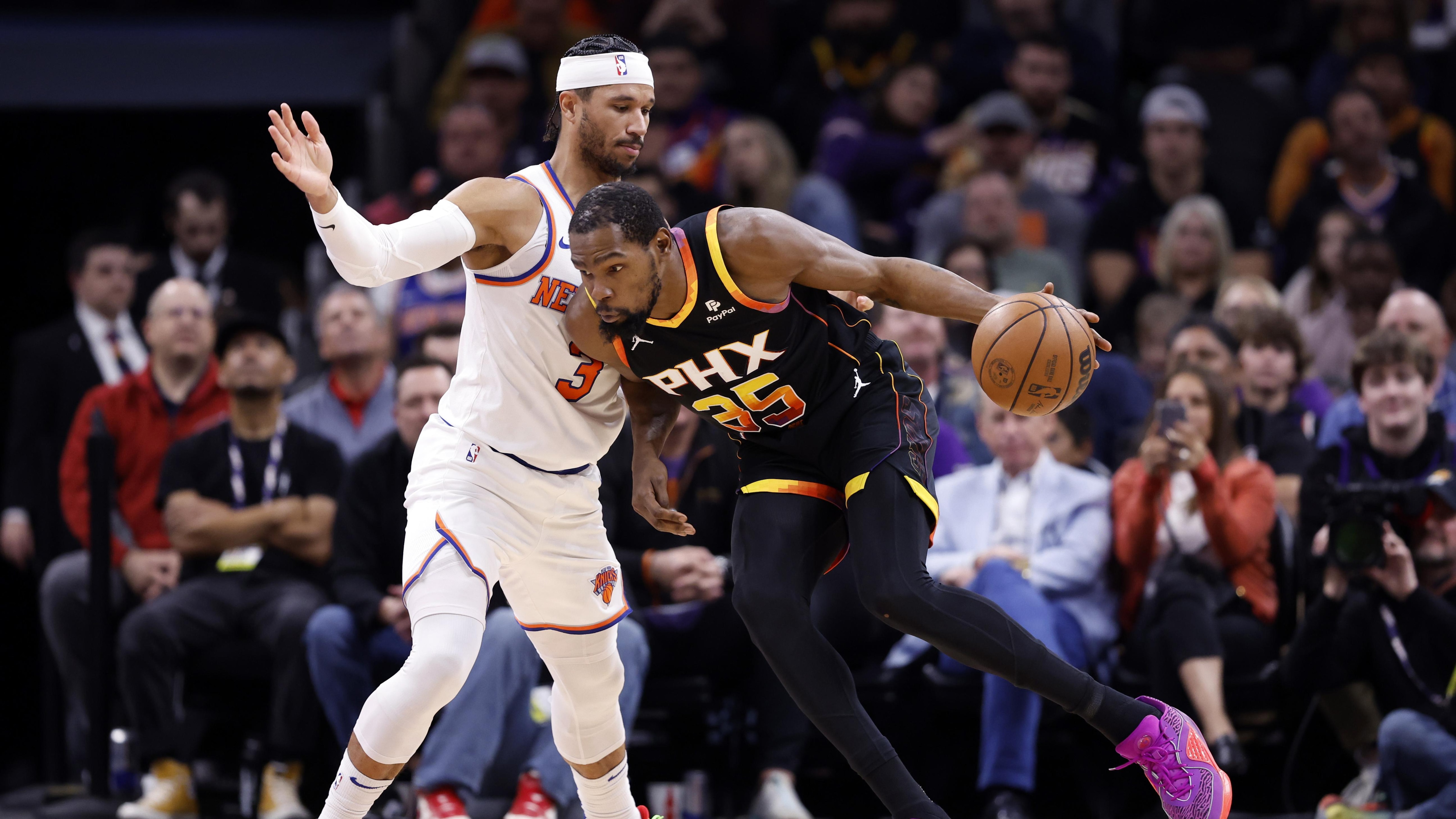 New York Knicks v Phoenix Suns