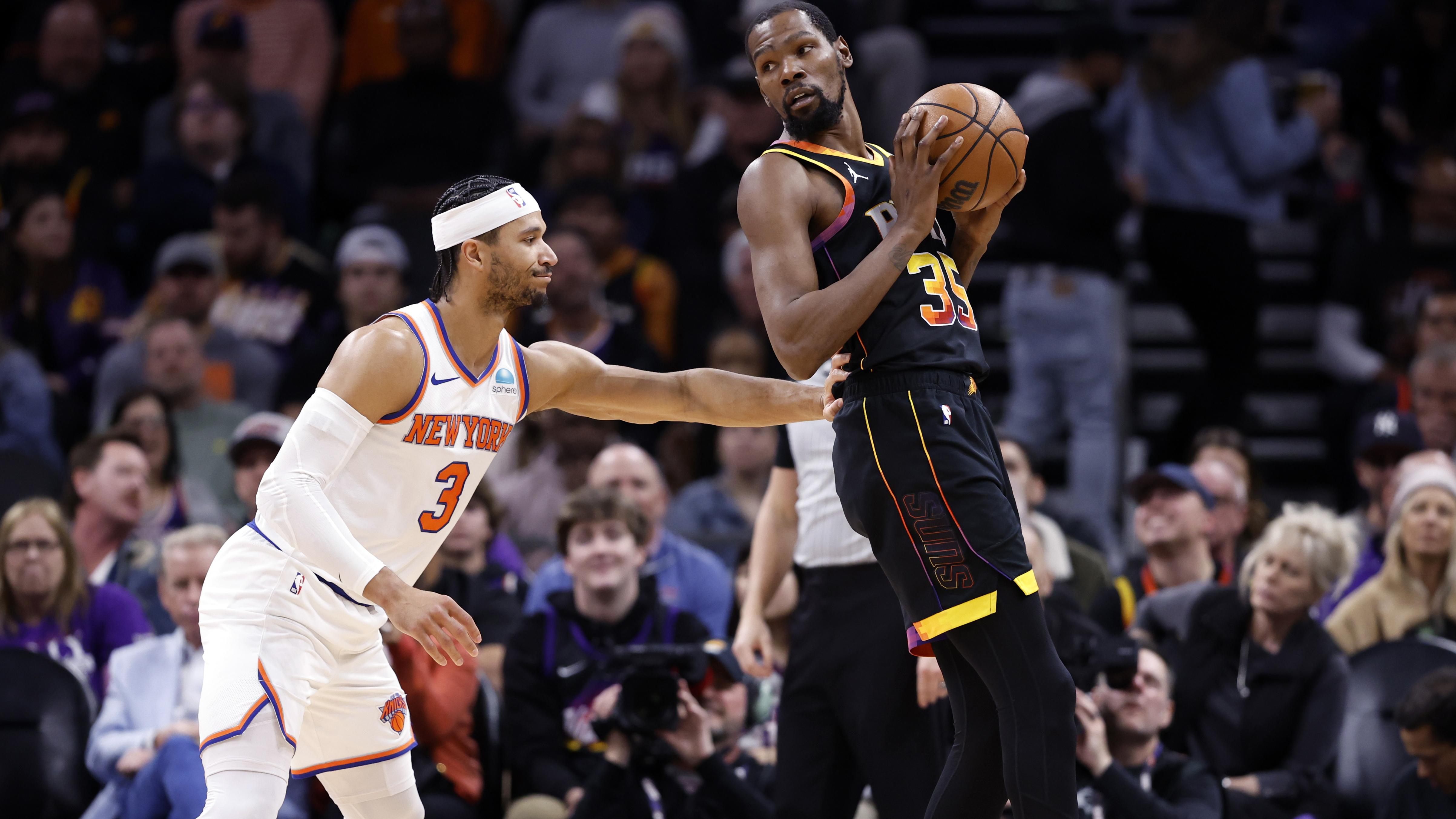 New York Knicks v Phoenix Suns