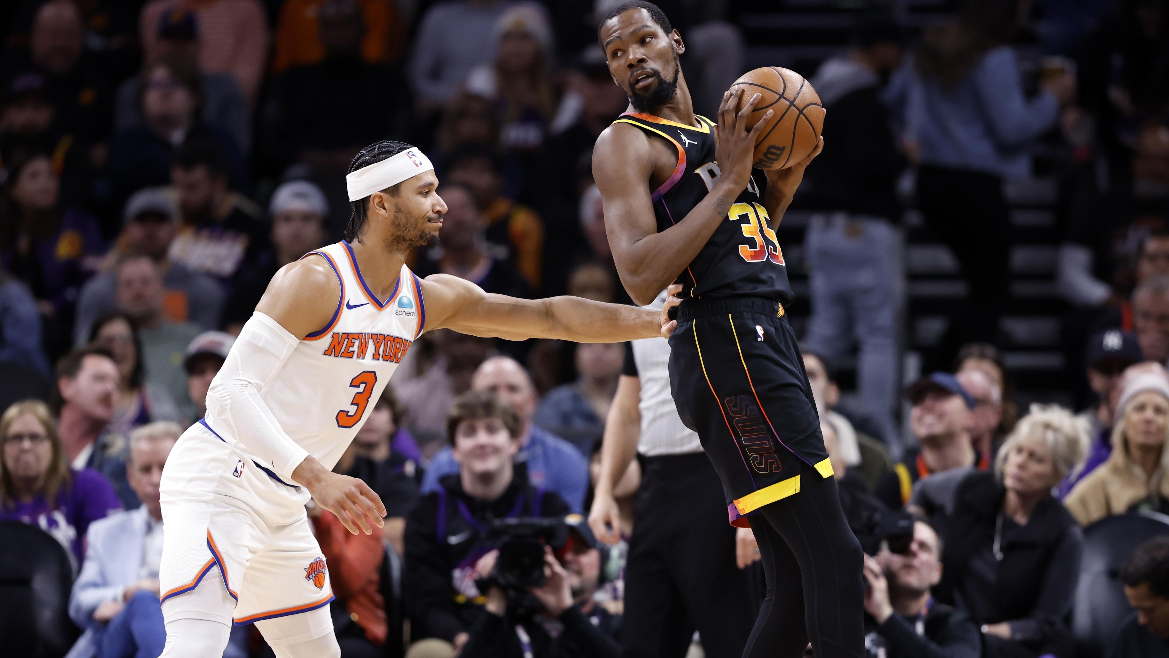 New York Knicks v Phoenix Suns