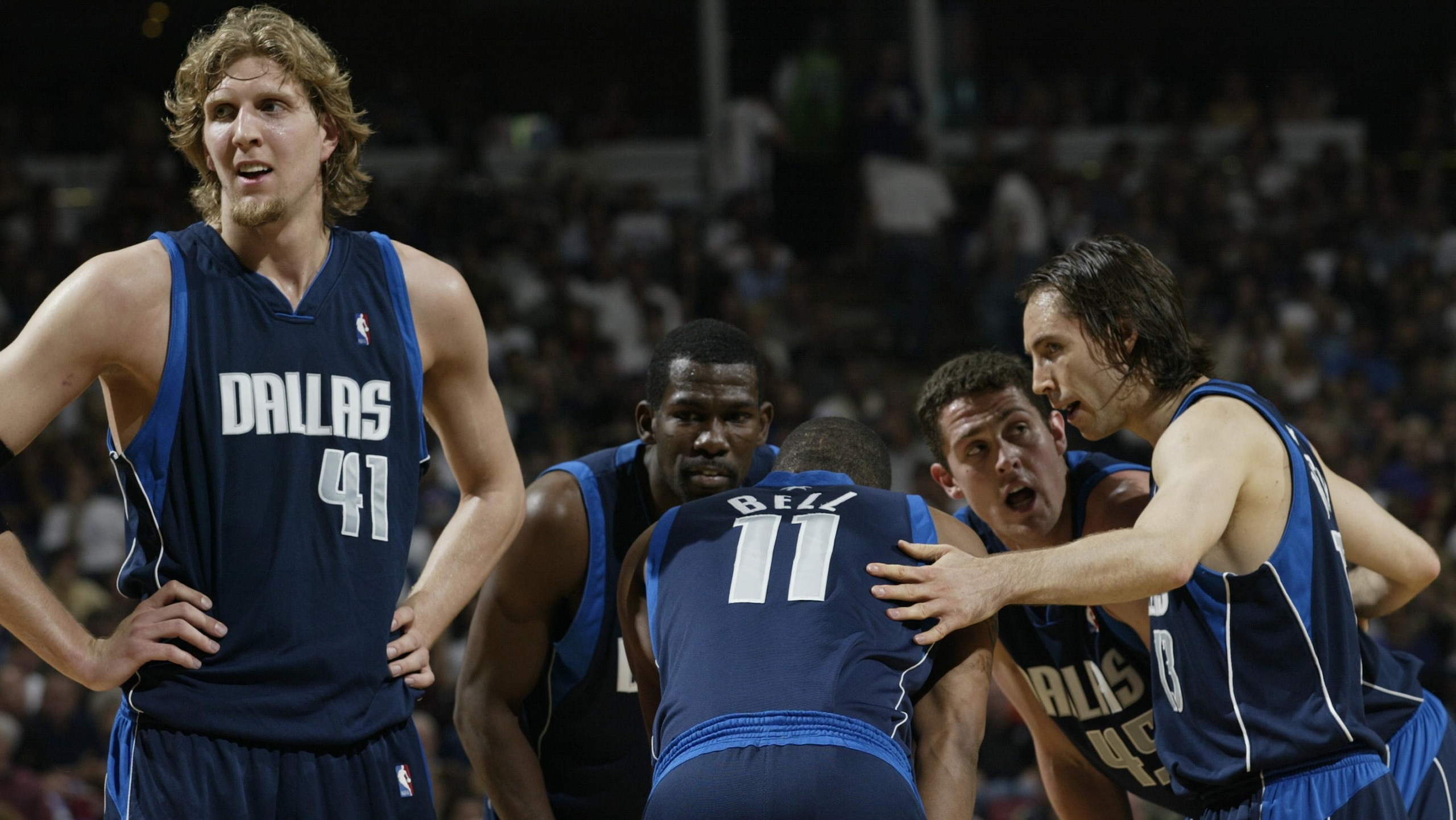 Mavericks huddle
