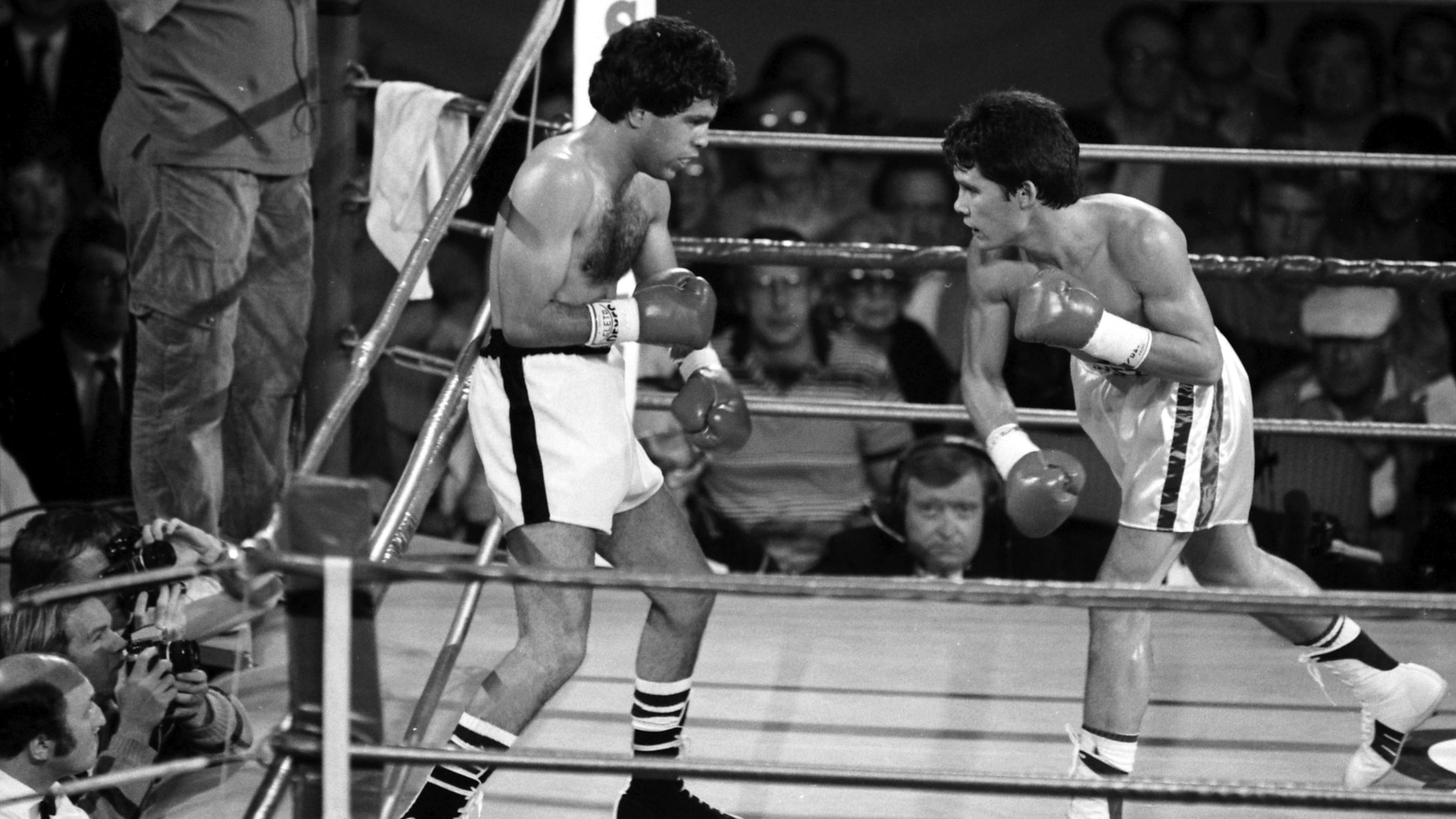 Julio Cesar Chavez v Ruben Castillo 

