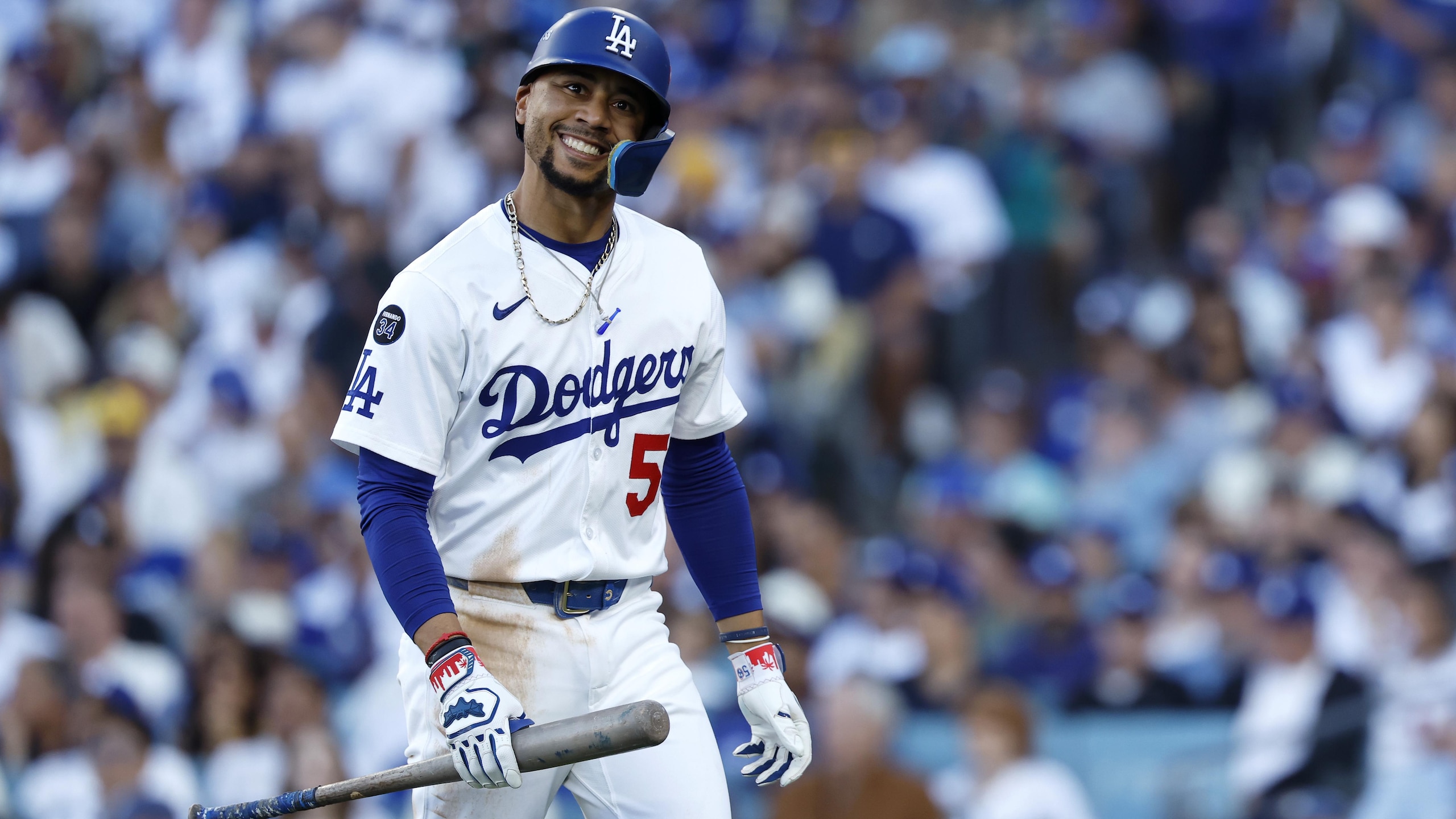 National League Championship Series - Milwaukee Brewers v Los Angeles Dodgers - Game Three National League Championship Series - Milwaukee Brewers v Los Angeles Dodgers - Game Three
