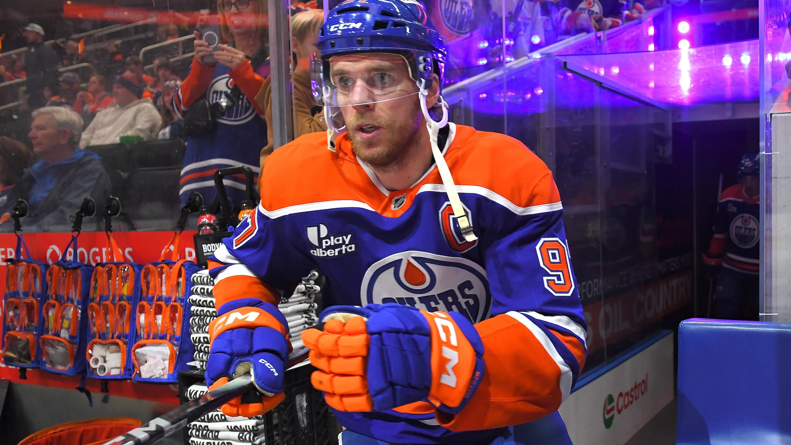 New York Islanders v Edmonton Oilers