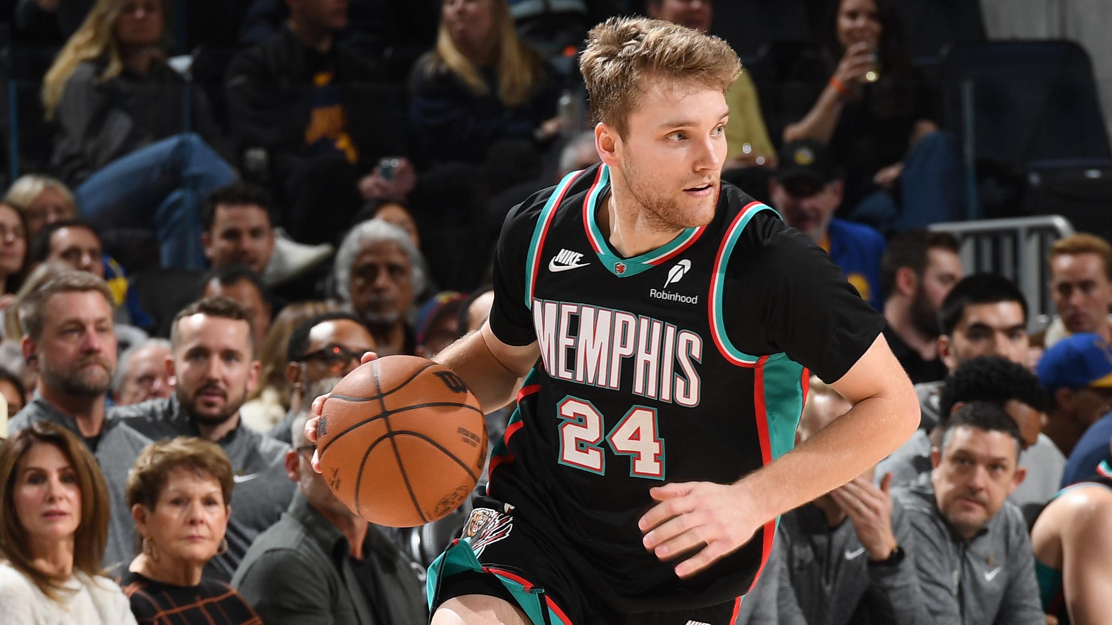 Memphis Grizzlies v Golden State Warriors