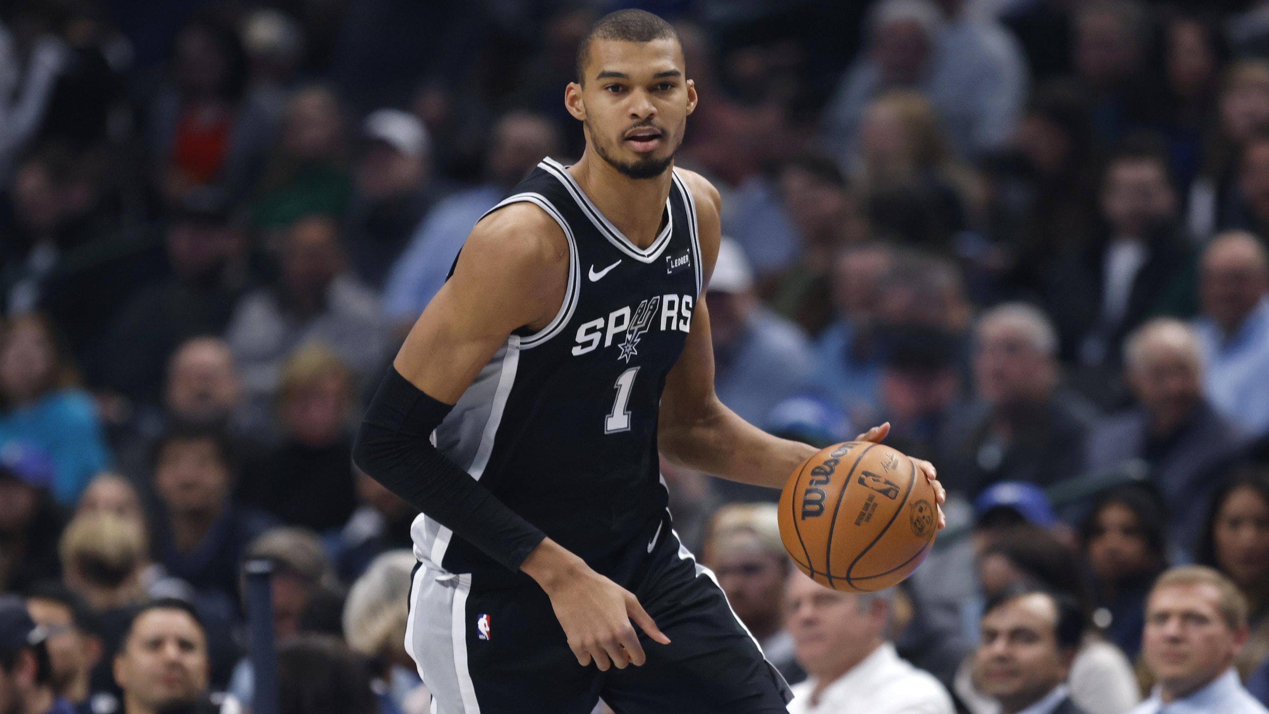 San Antonio Spurs v Dallas Mavericks