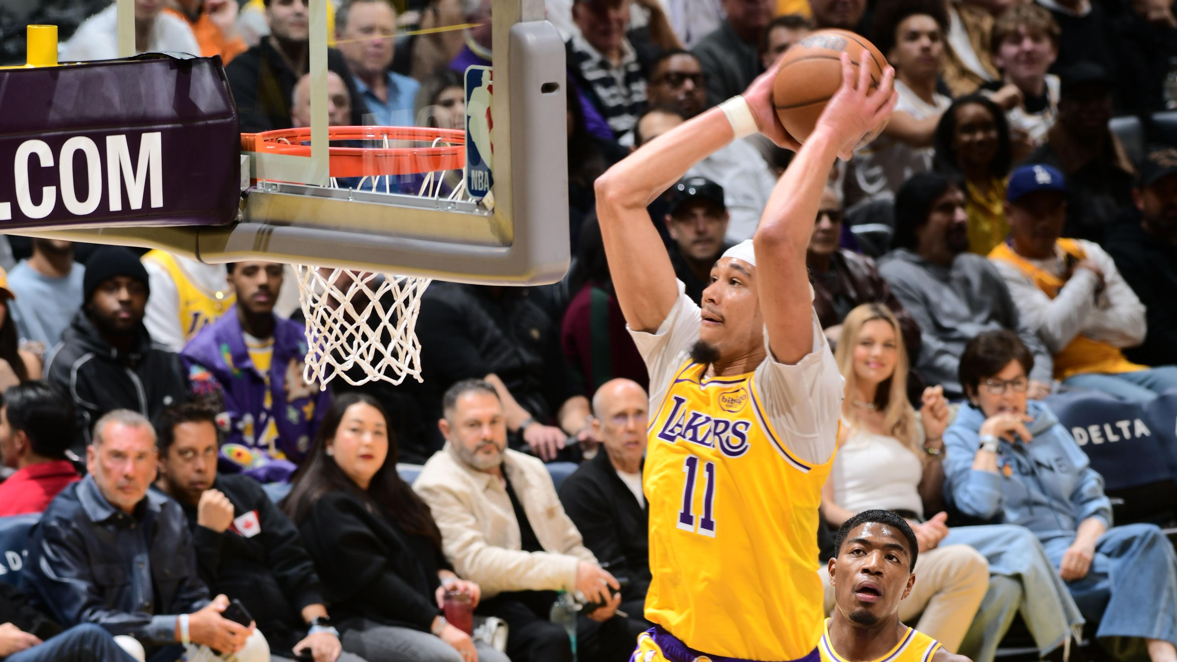 San Antonio Spurs v Los Angeles Lakers