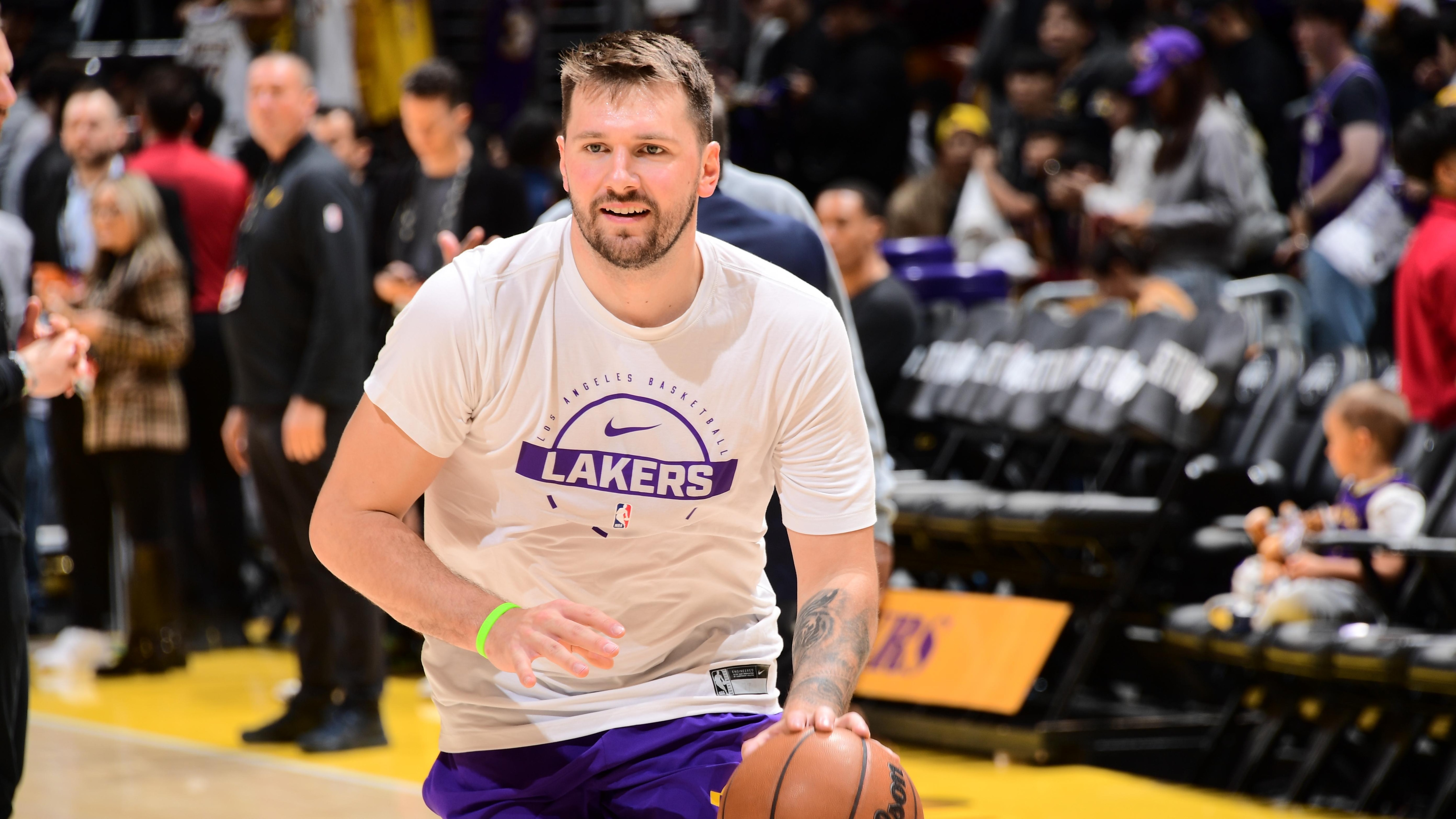 Dallas Mavericks v Los Angeles Lakers