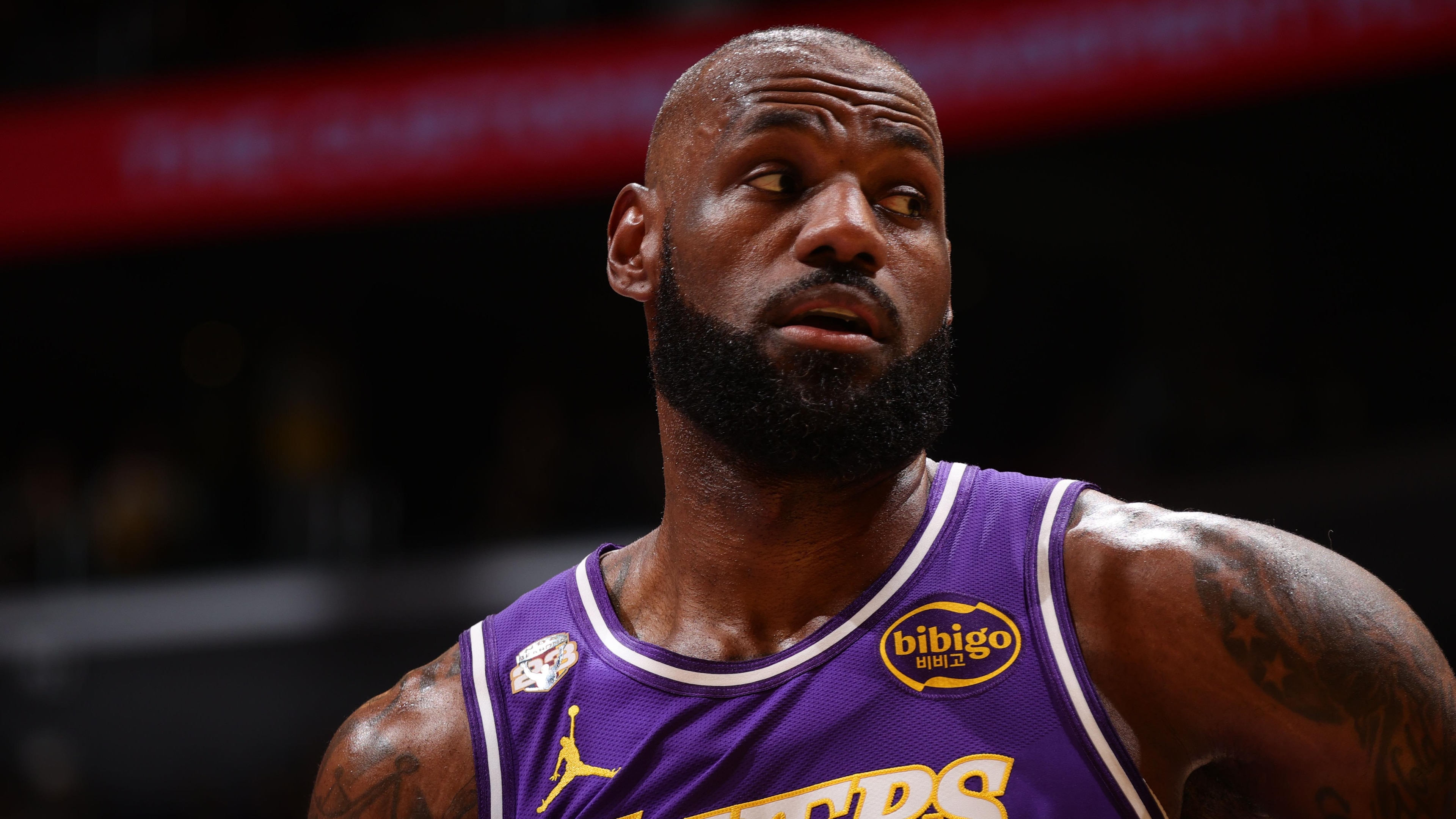 Dallas Mavericks v Los Angeles Lakers