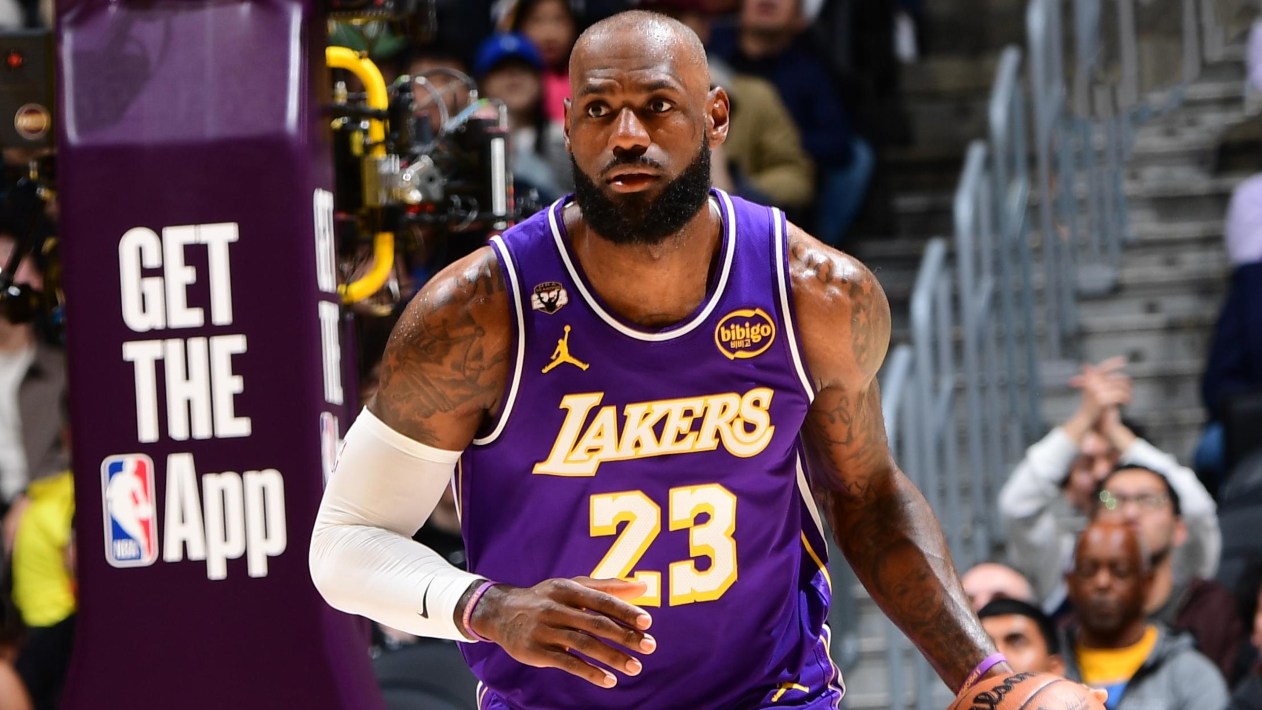 Dallas Mavericks v Los Angeles Lakers