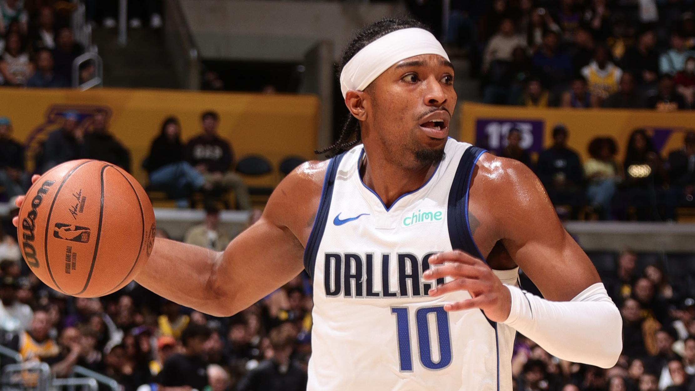 Dallas Mavericks v Los Angeles Lakers