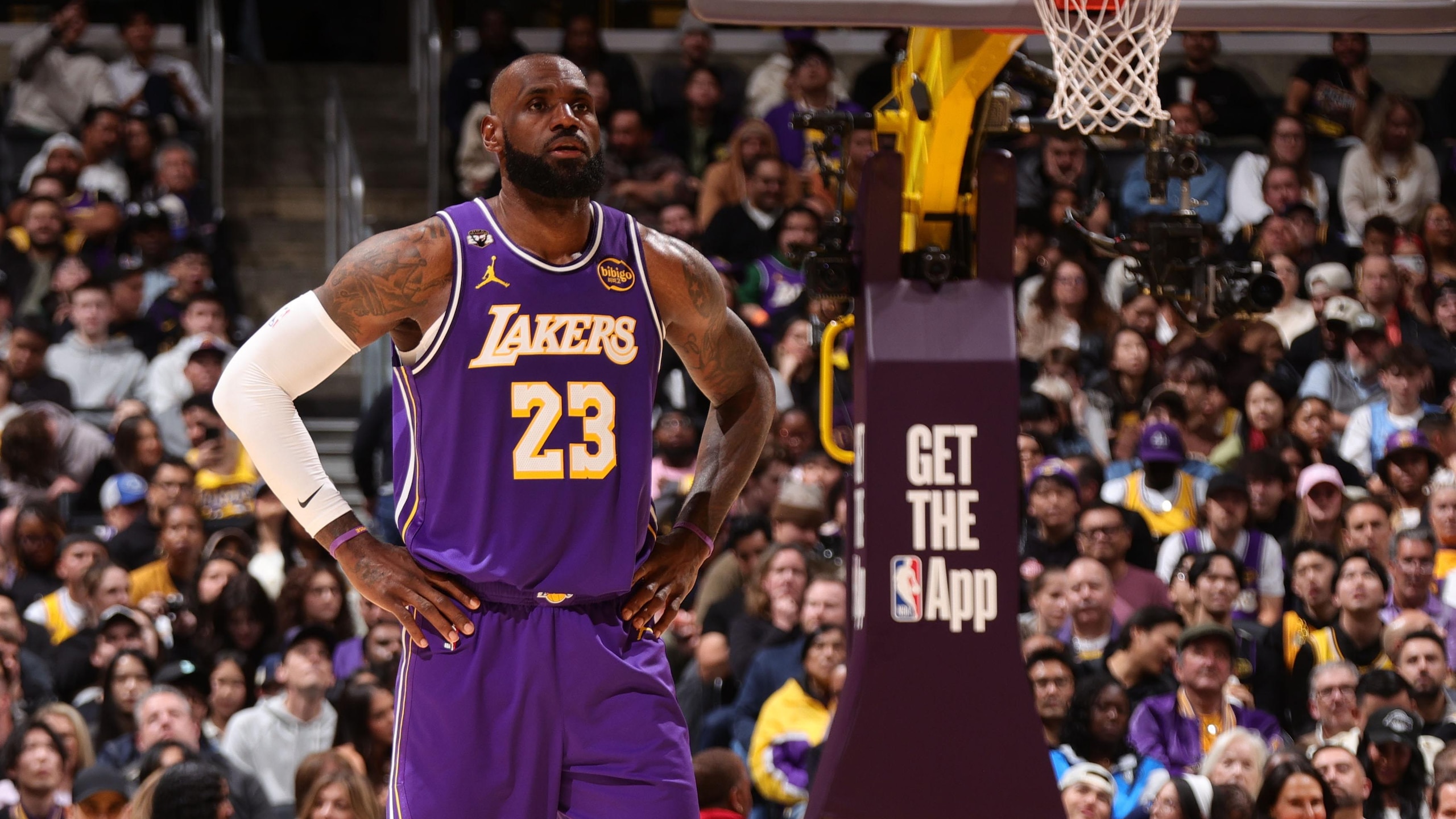 Dallas Mavericks v Los Angeles Lakers