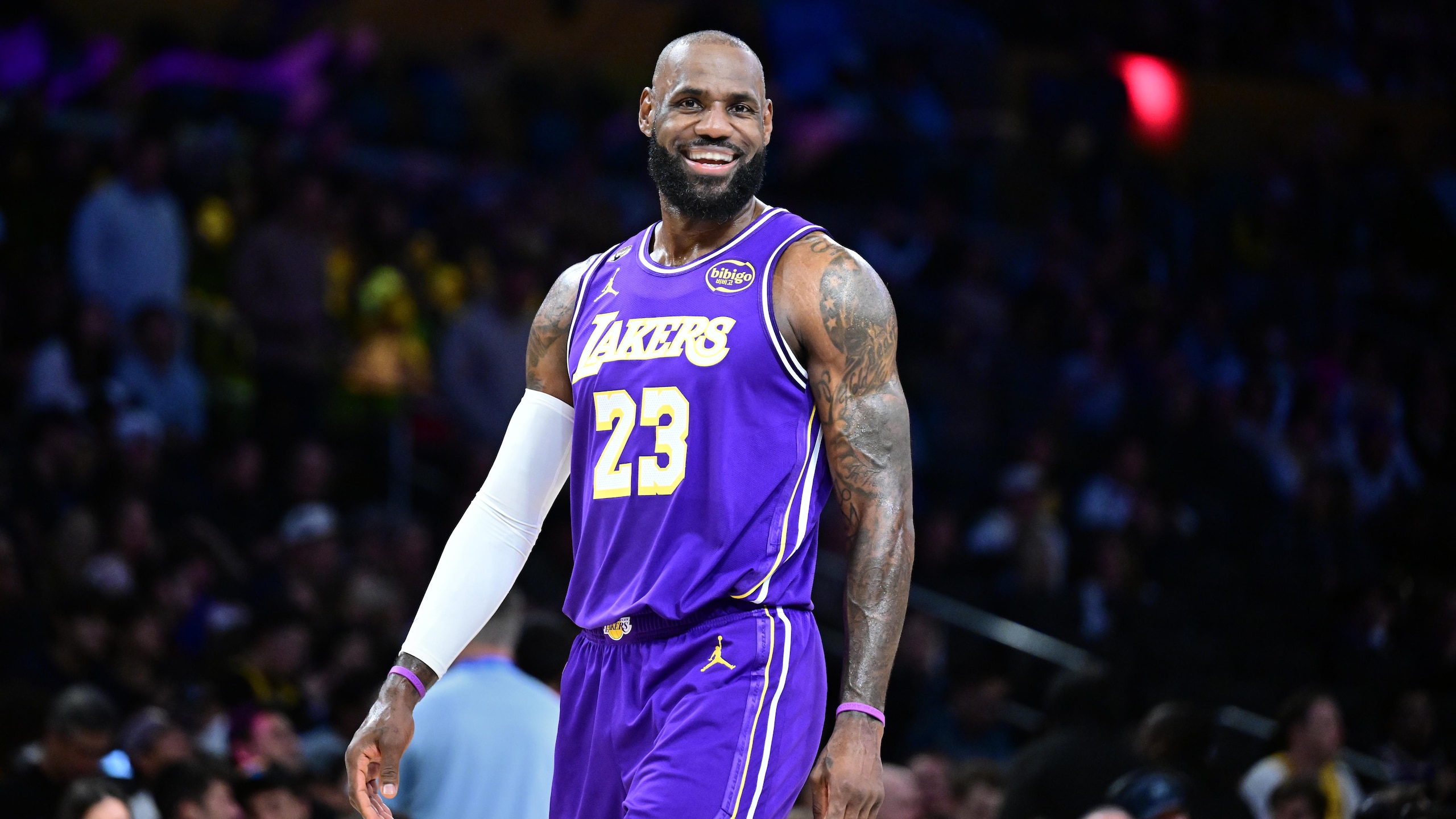 Dallas Mavericks v Los Angeles Lakers