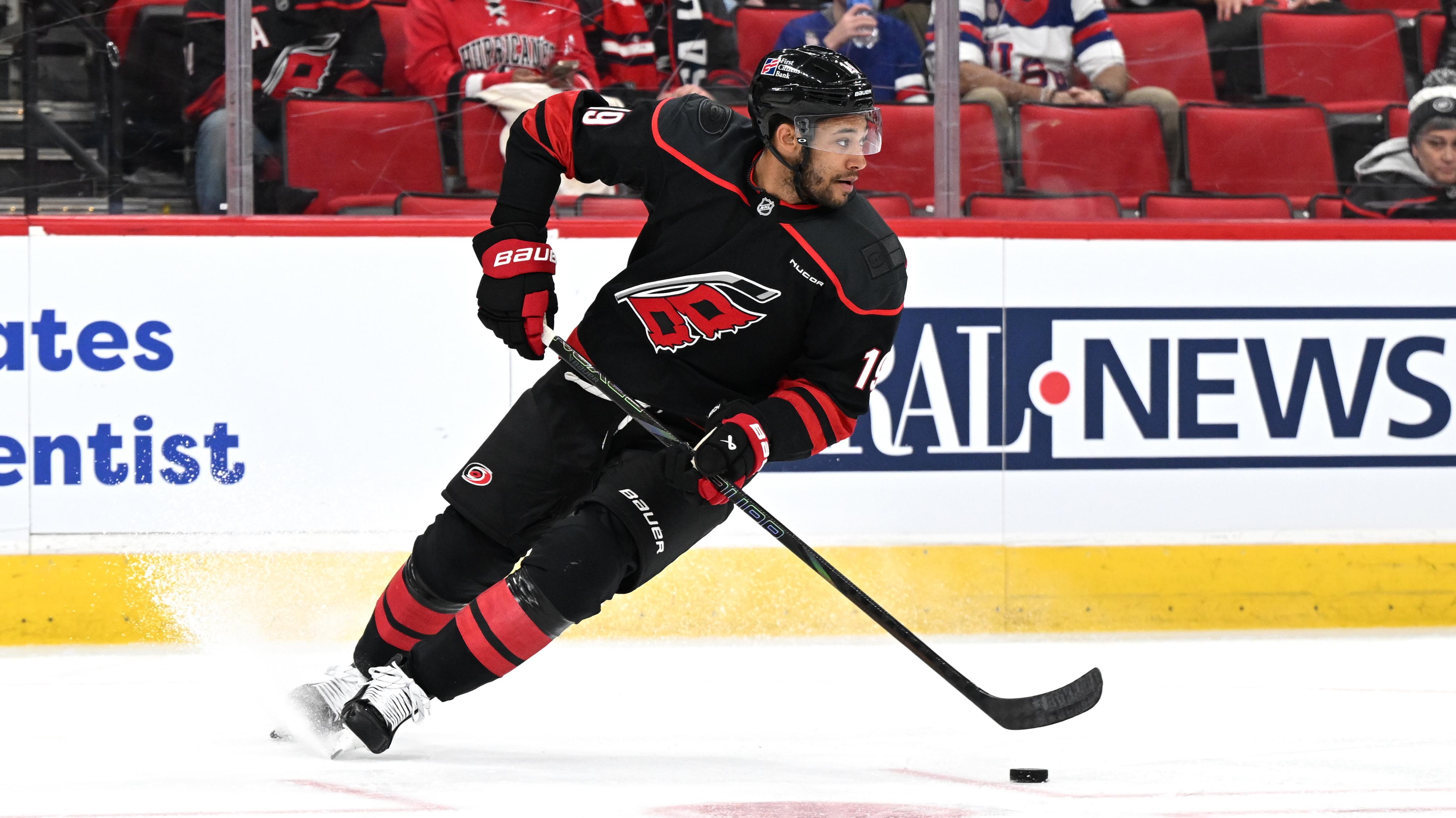 NHL: FEB 26 Lightning at Hurricanes
