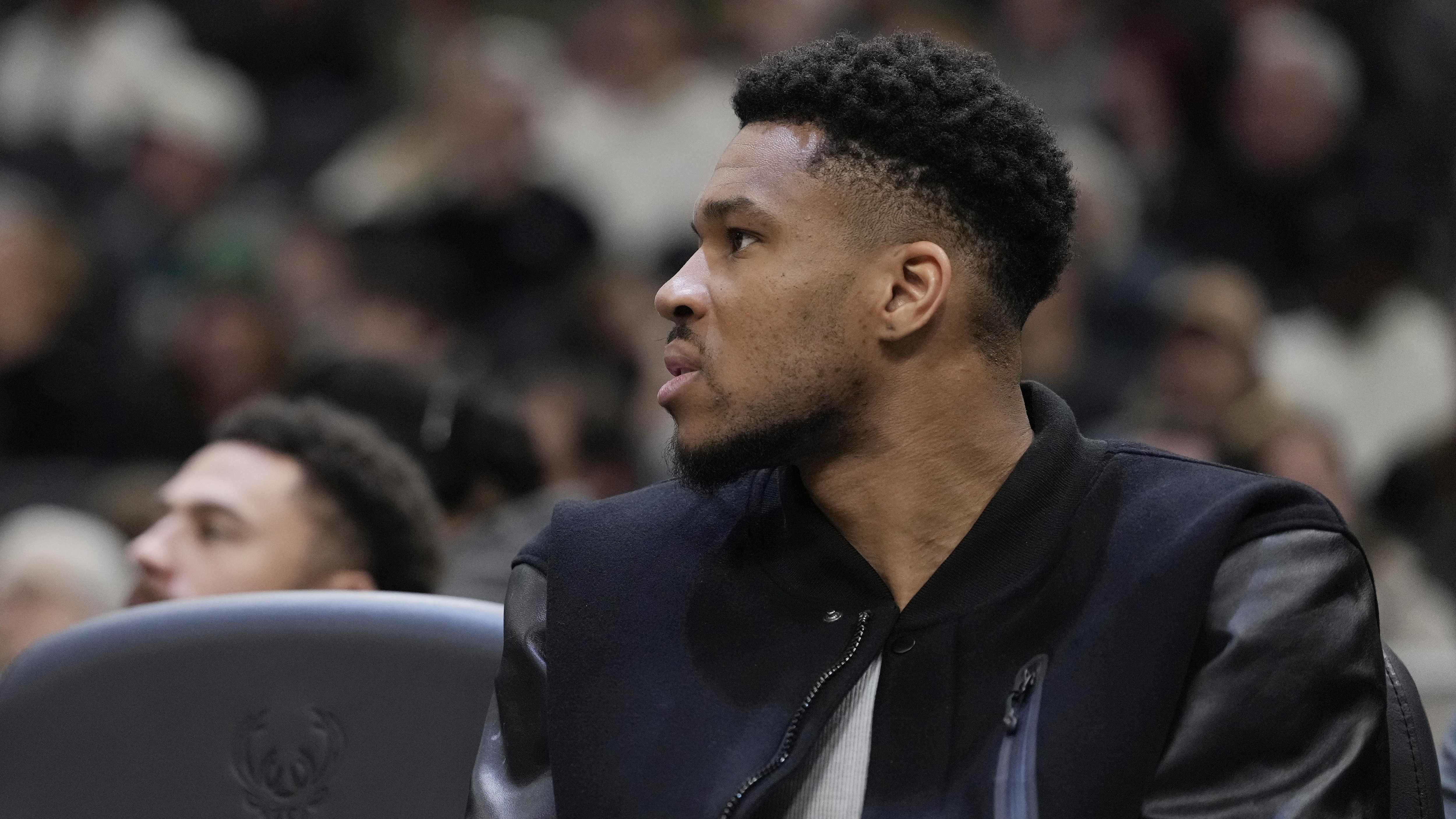 Giannis Antetokounmpo Steals WWE Spotlight Before Bucks Game