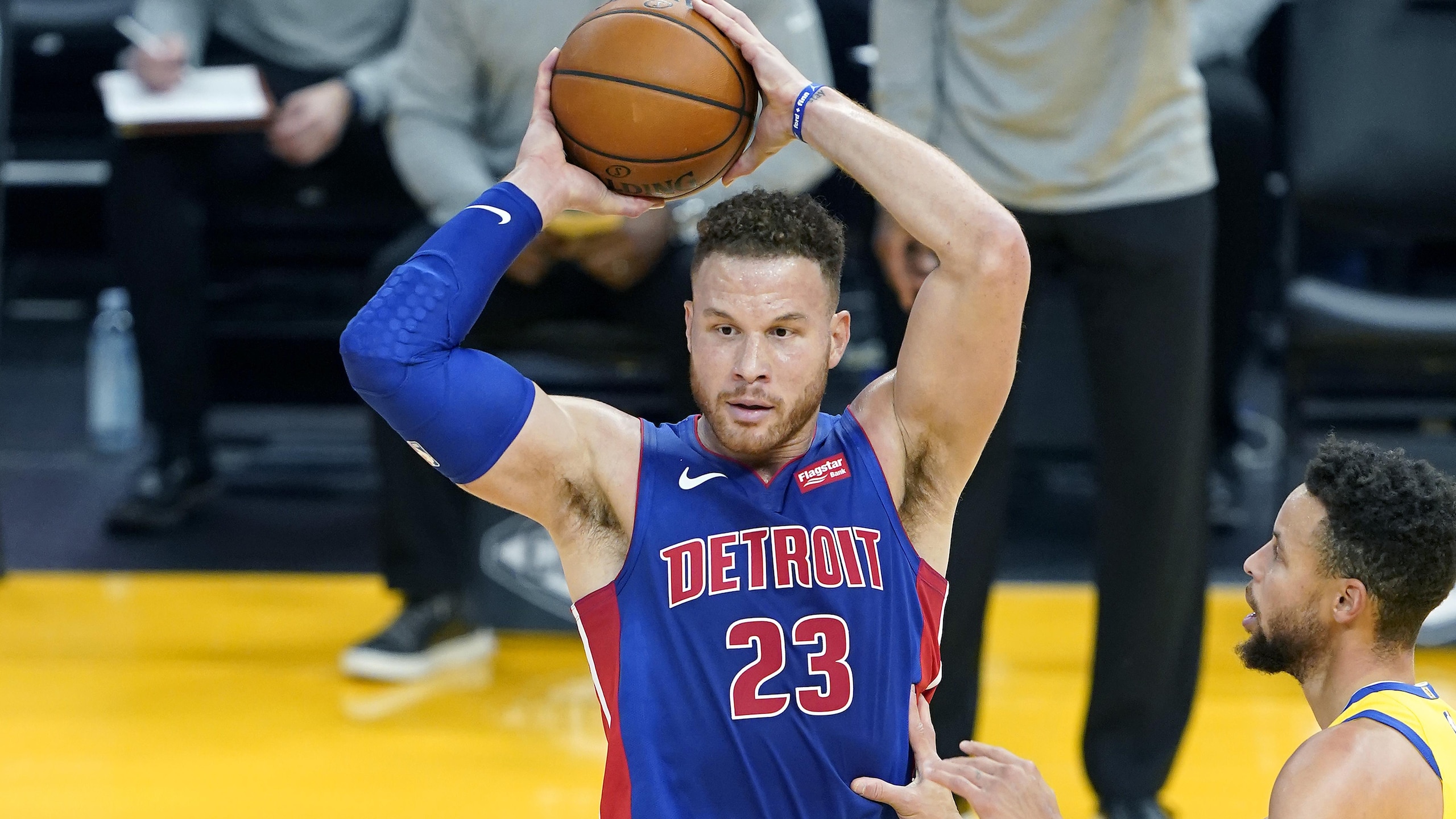 Detroit Pistons v Golden State Warriors Detroit Pistons v Golden State Warriors