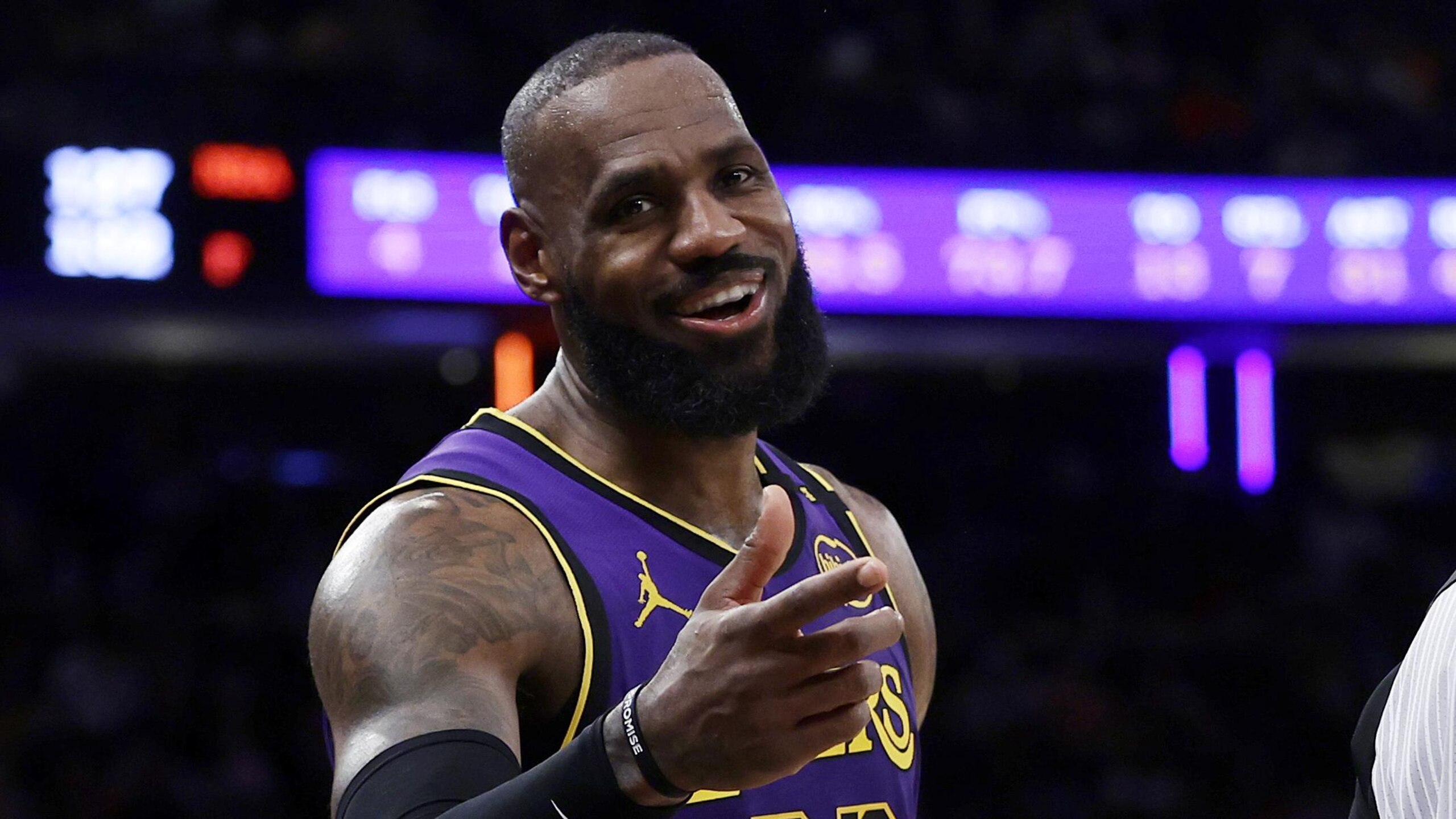 Los Angeles Lakers v New York Knicks