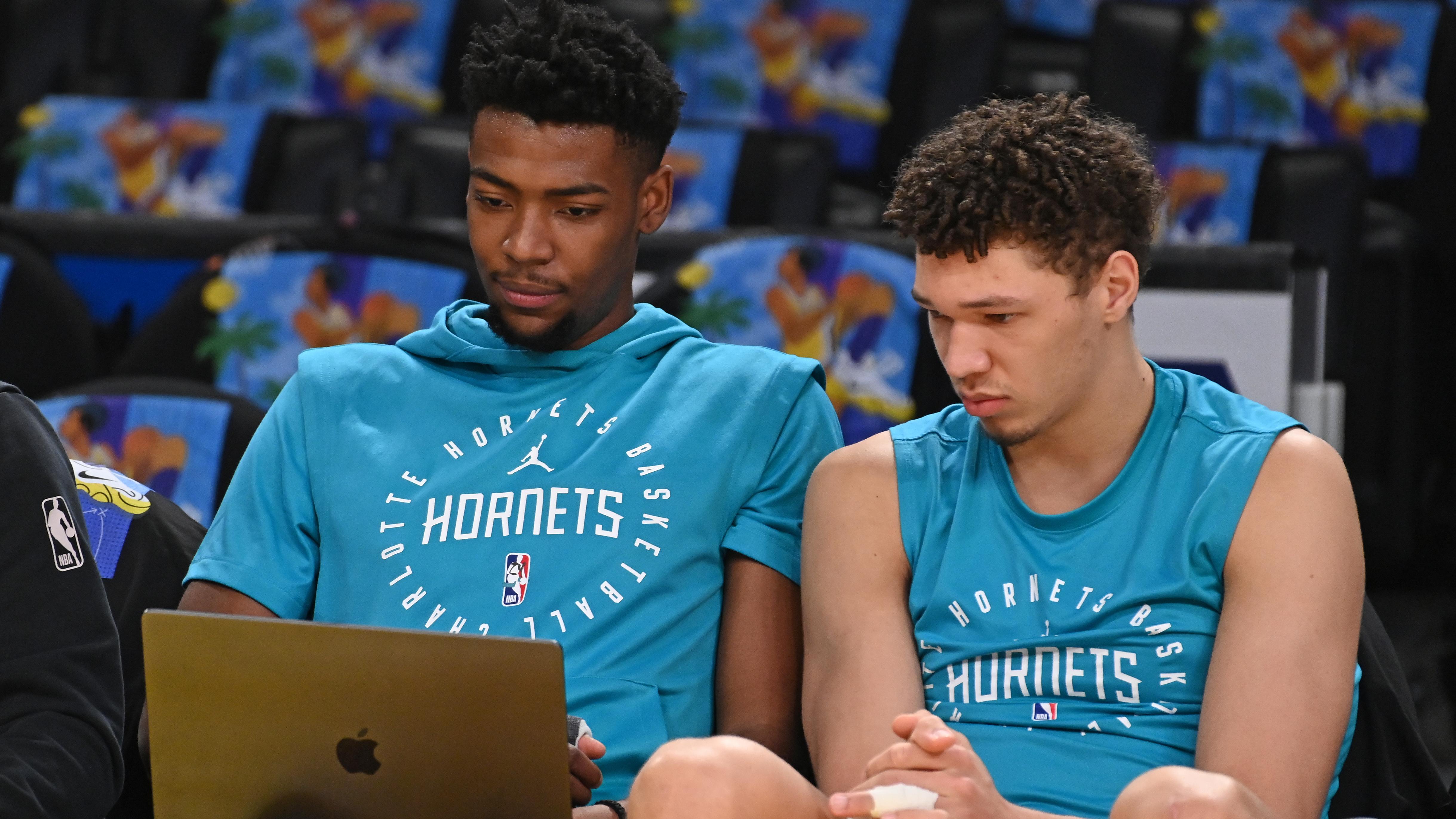 Charlotte Hornets v Los Angeles Lakers