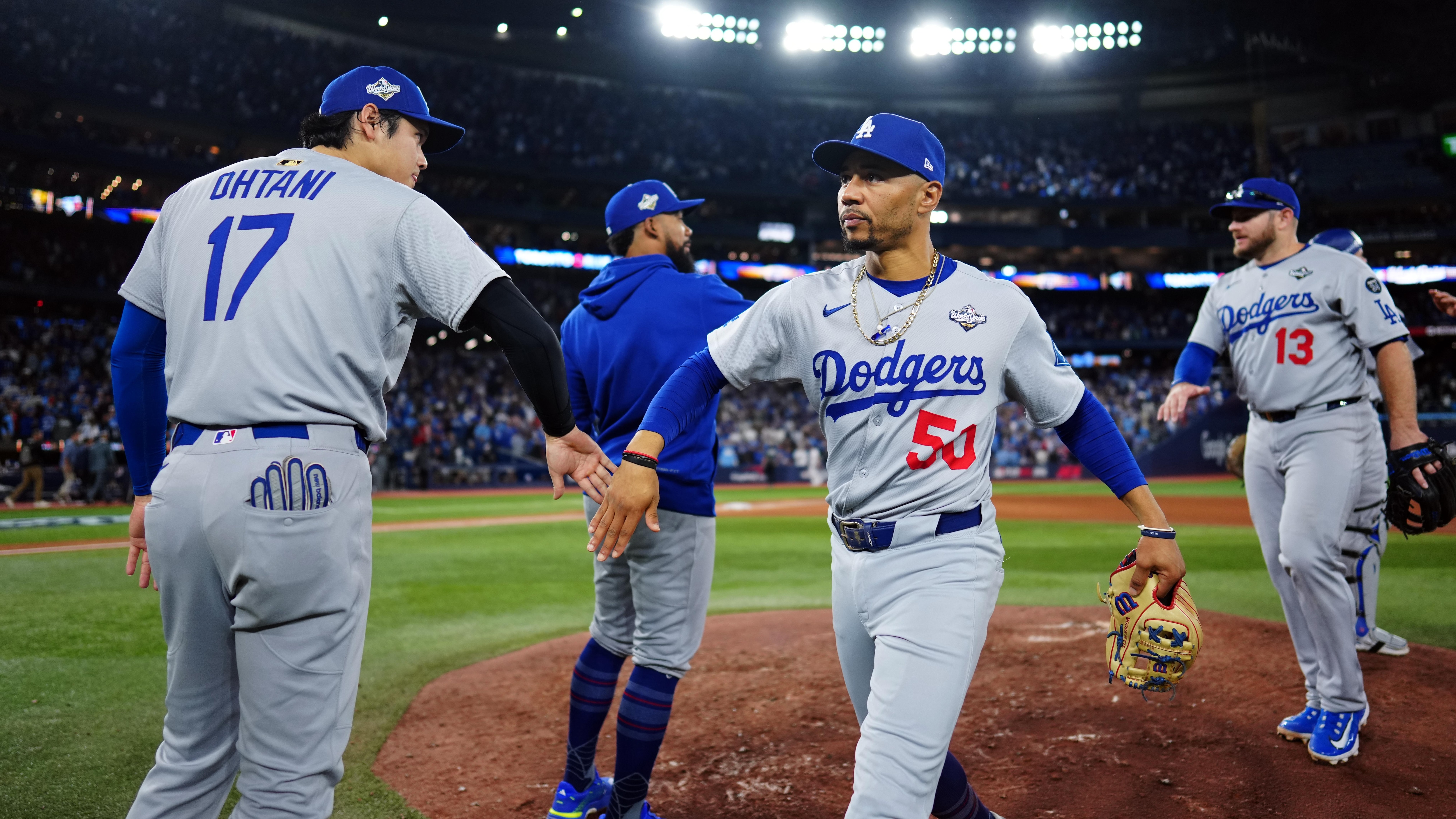 World Series - Los Angeles Dodgers v Toronto Blue Jays - Game 2