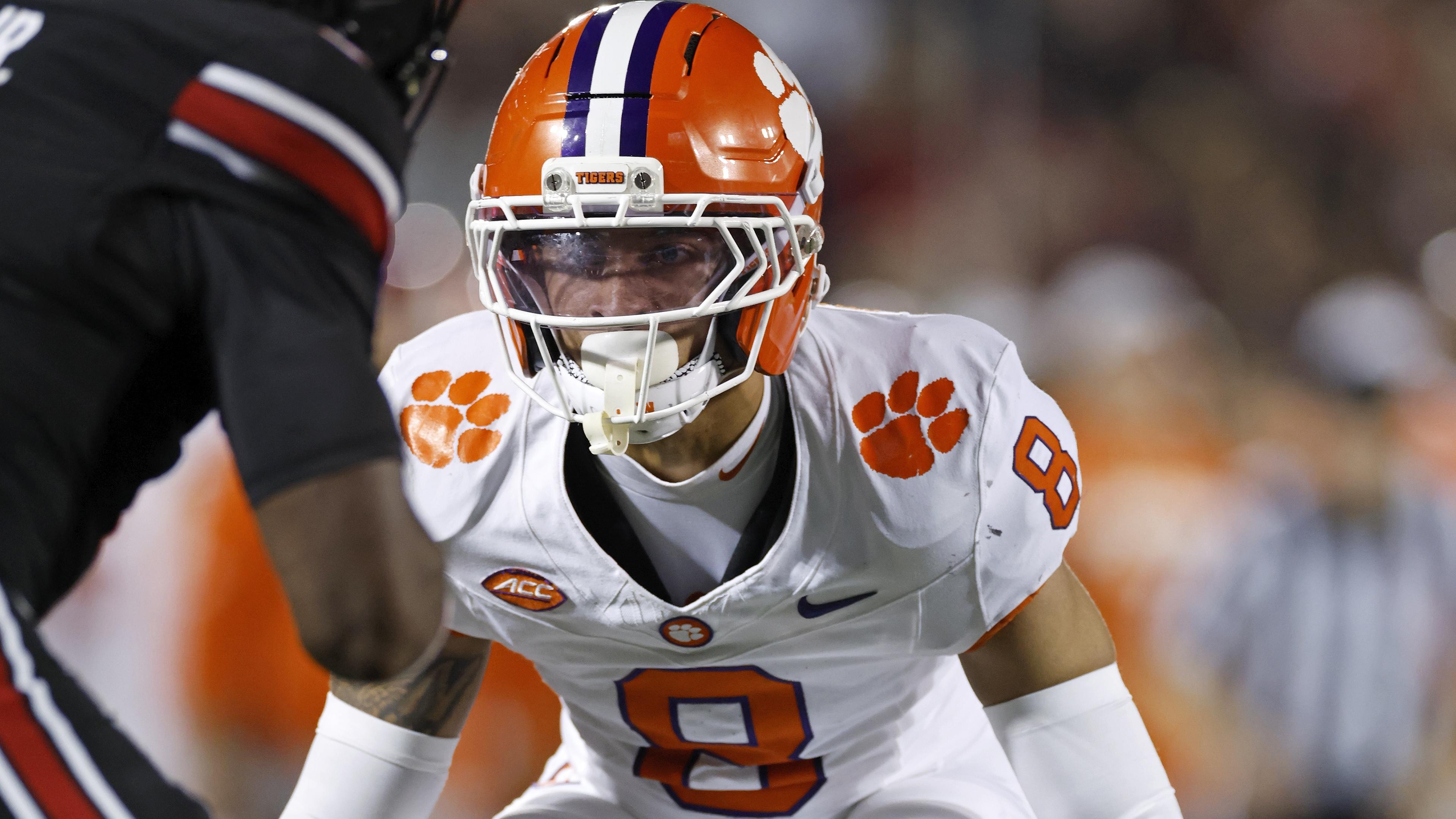 COLLEGE FOOTBALL: NOV 14 Clemson at Louisville COLLEGE FOOTBALL: NOV 14 Clemson at Louisville
