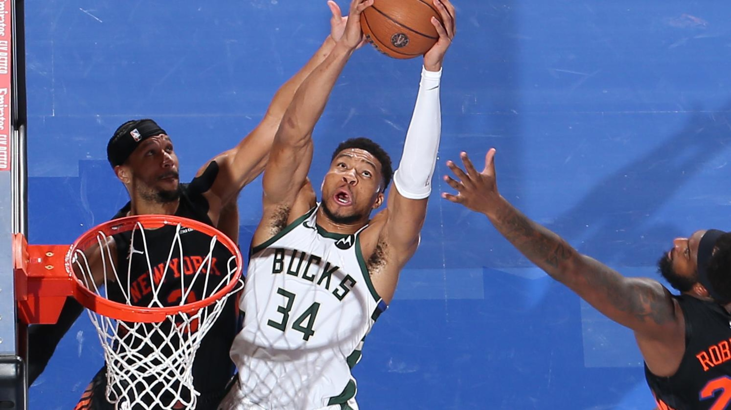 Milwaukee Bucks v New York Knicks