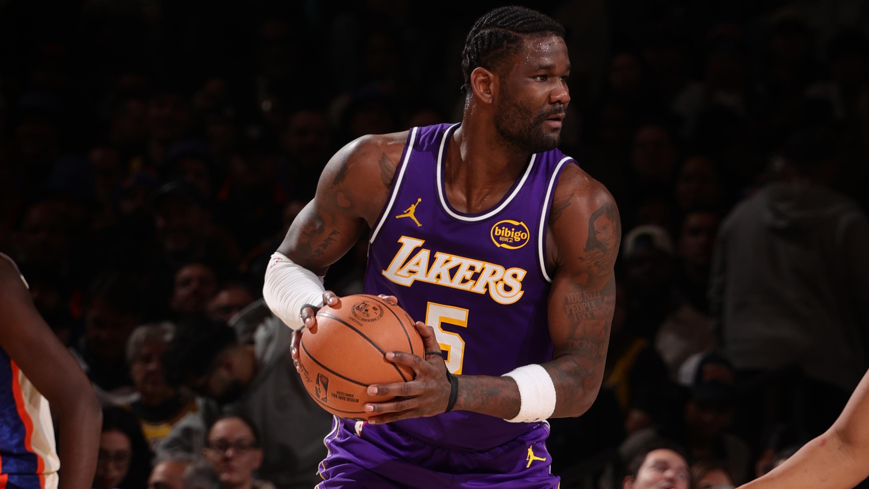 Los Angeles Lakers v New York Knicks