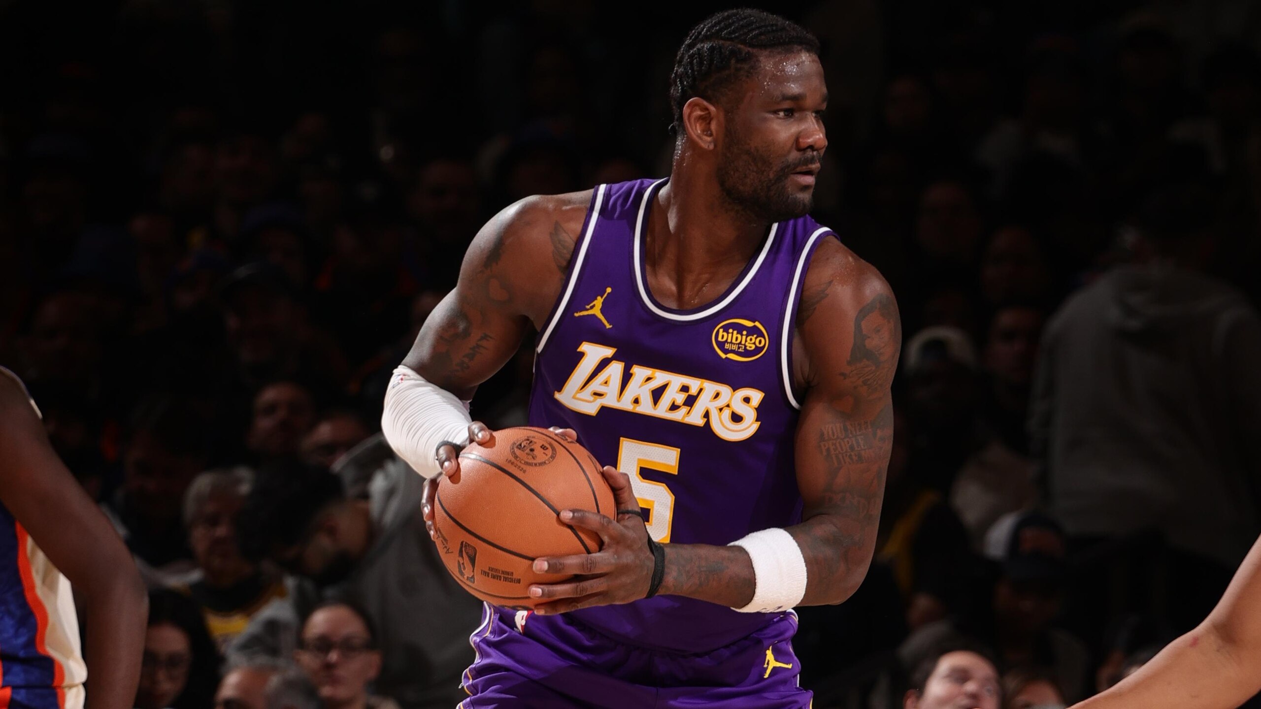 Los Angeles Lakers v New York Knicks
