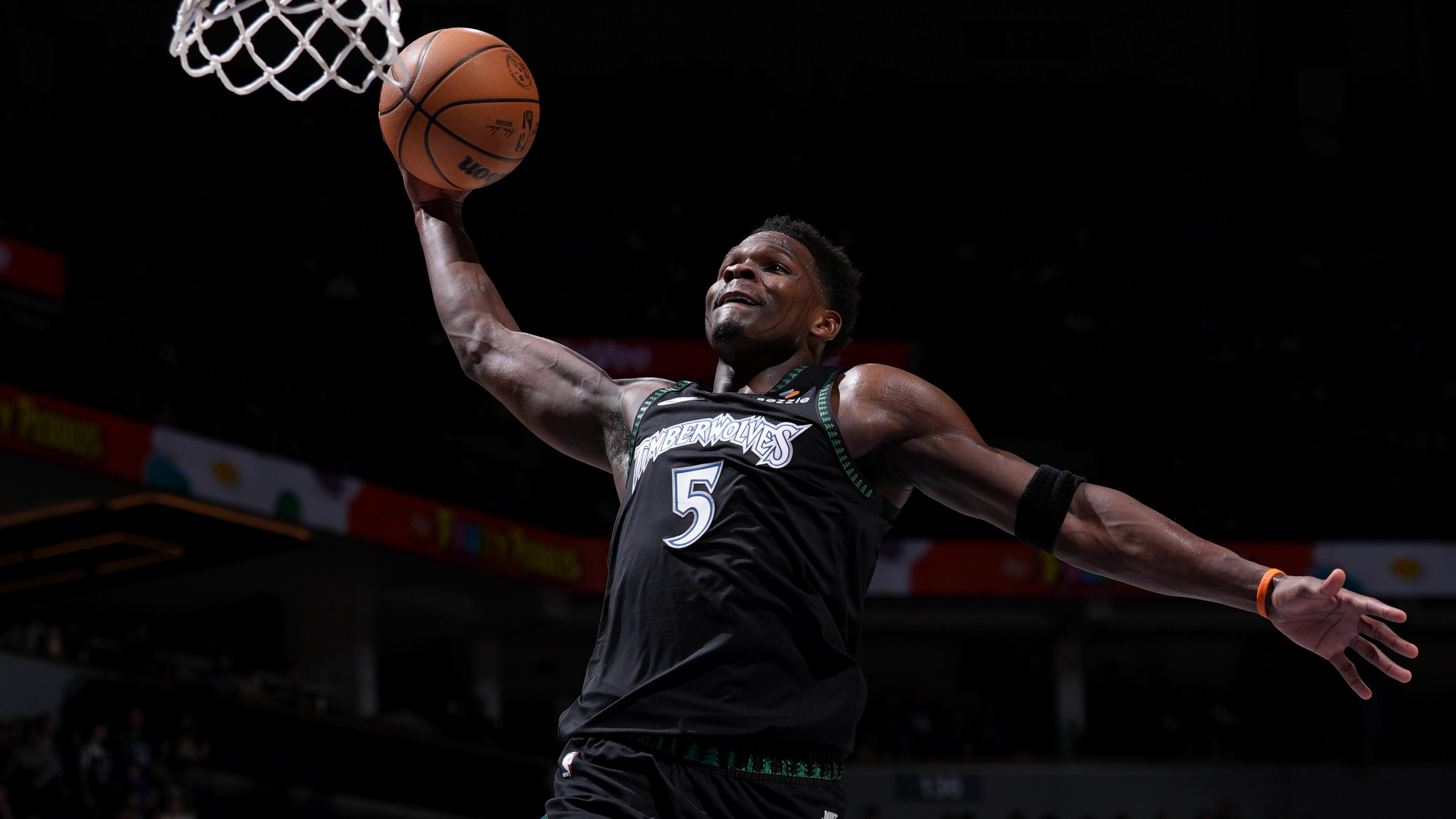Los Angeles Clippers v Minnesota Timberwolves