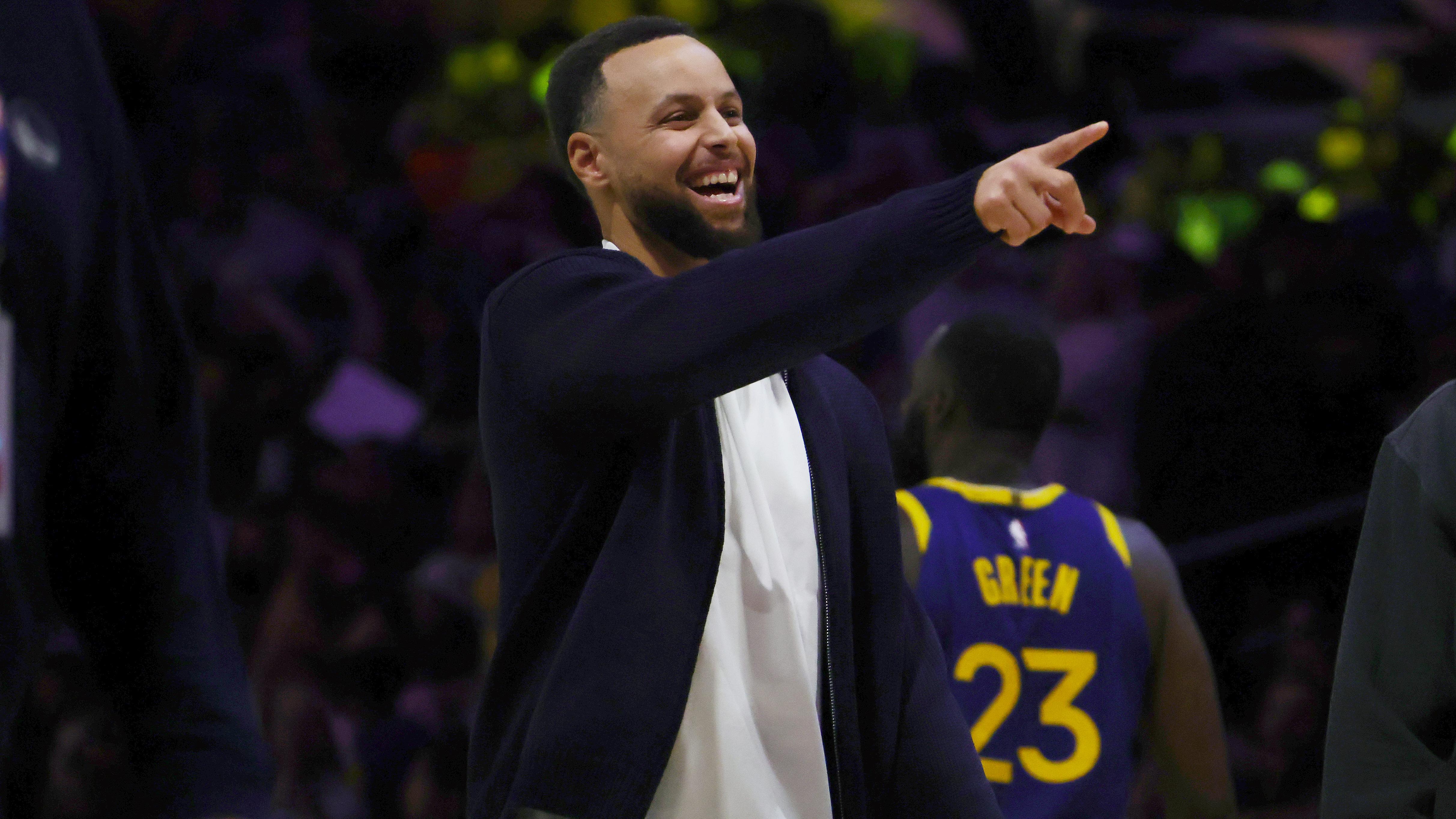 Golden State Warriors v Los Angeles Lakers