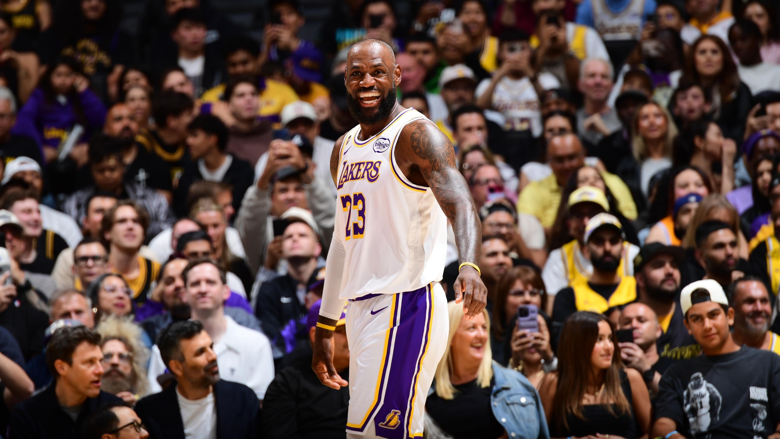 Sacramento Kings v Los Angeles Lakers Sacramento Kings v Los Angeles Lakers