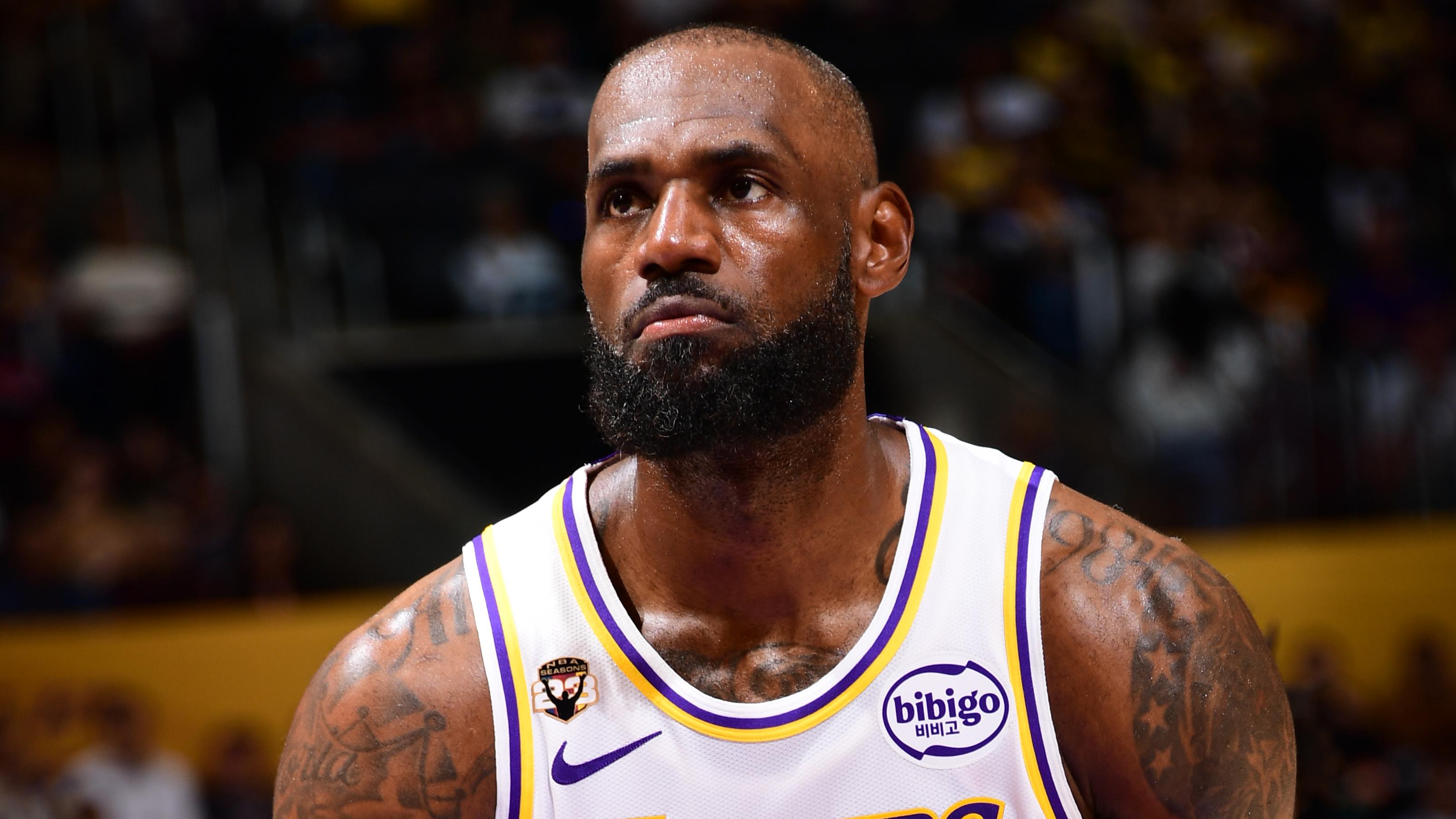 Sacramento Kings v Los Angeles Lakers