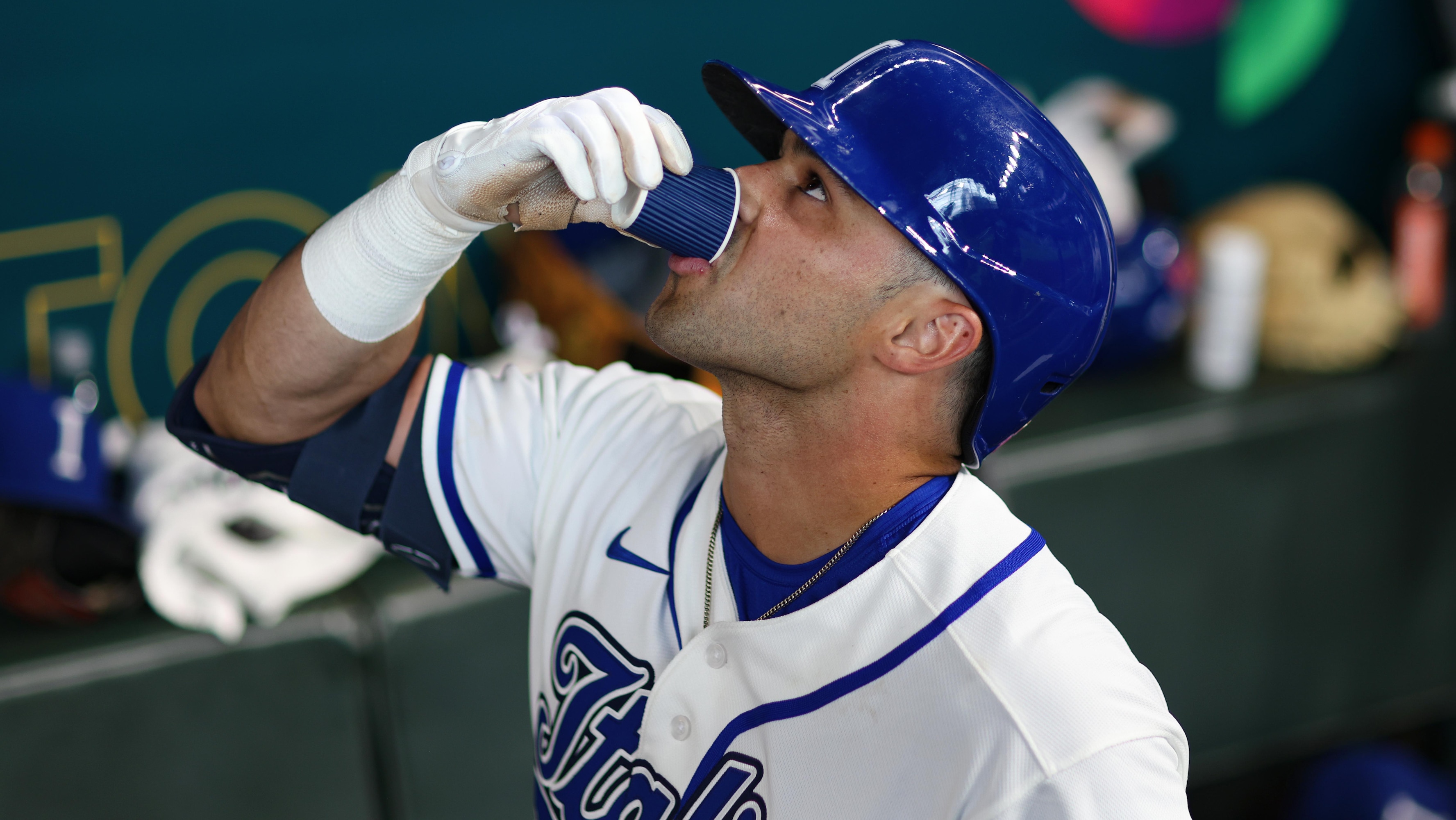 bleacherreport.com - Julia Stumbaugh - Watch Italy's Baseball Team Brew Espresso in Dugout in Trending Video from WBC