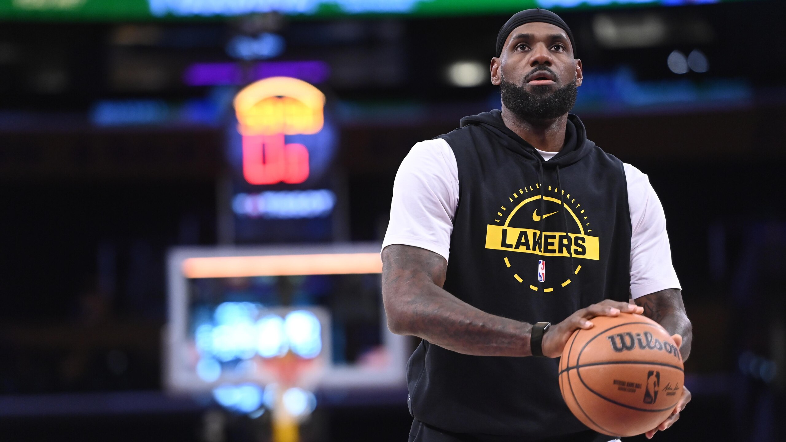 New York Knicks v Los Angeles Lakers