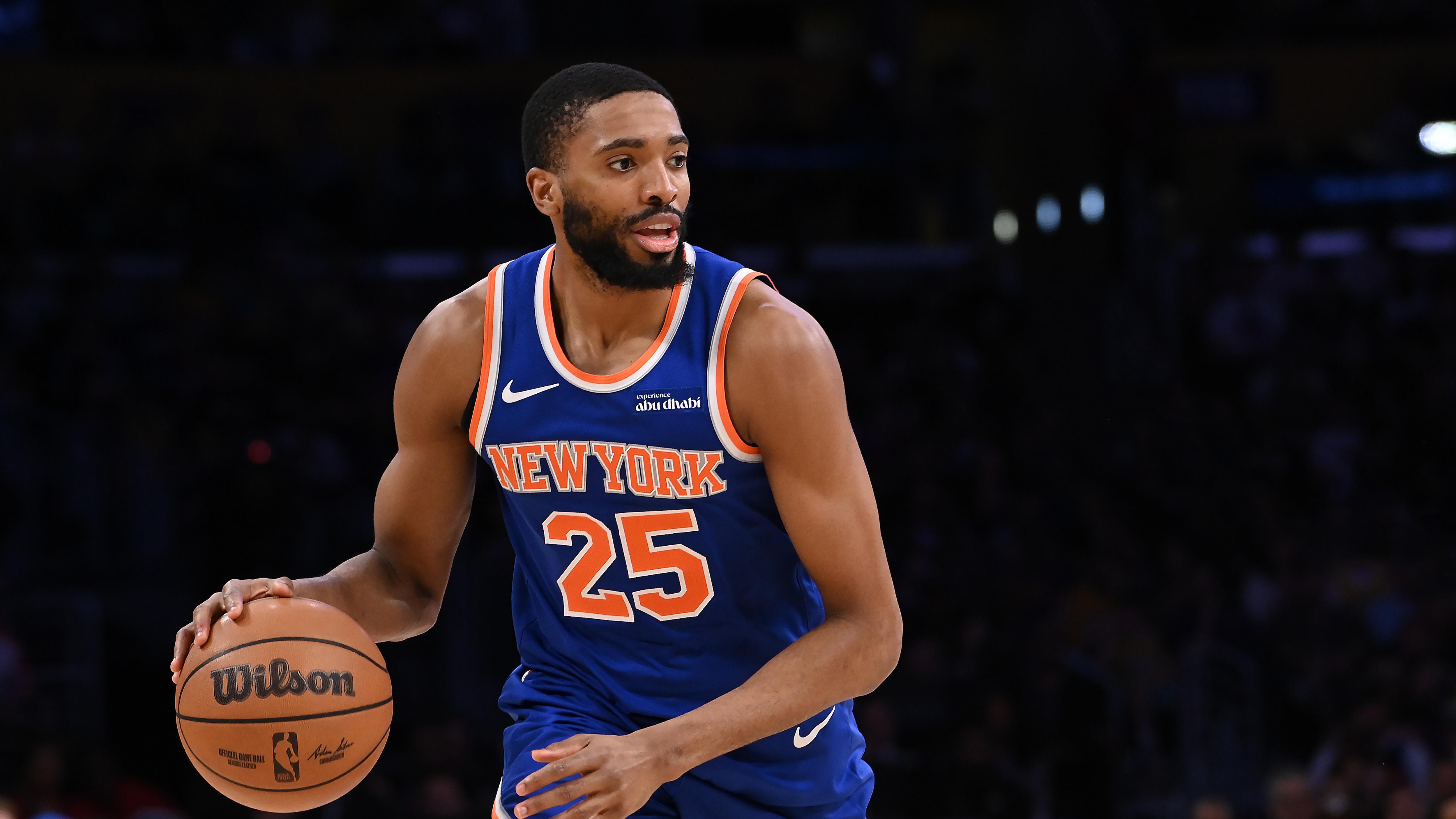 New York Knicks v Los Angeles Lakers