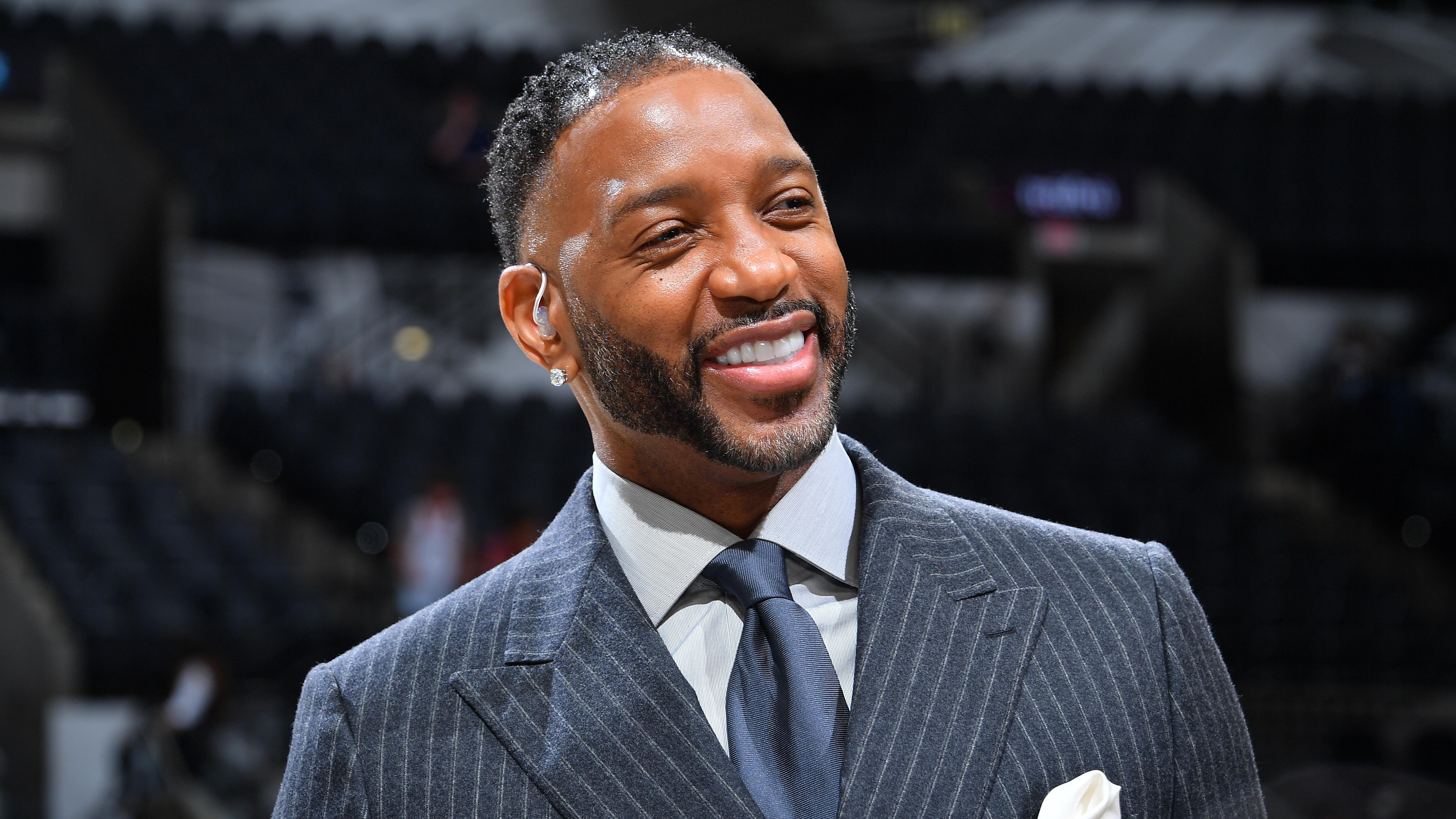 Michael Jordan Hands Tracy McGrady $20,000 After Roy Jones Fight