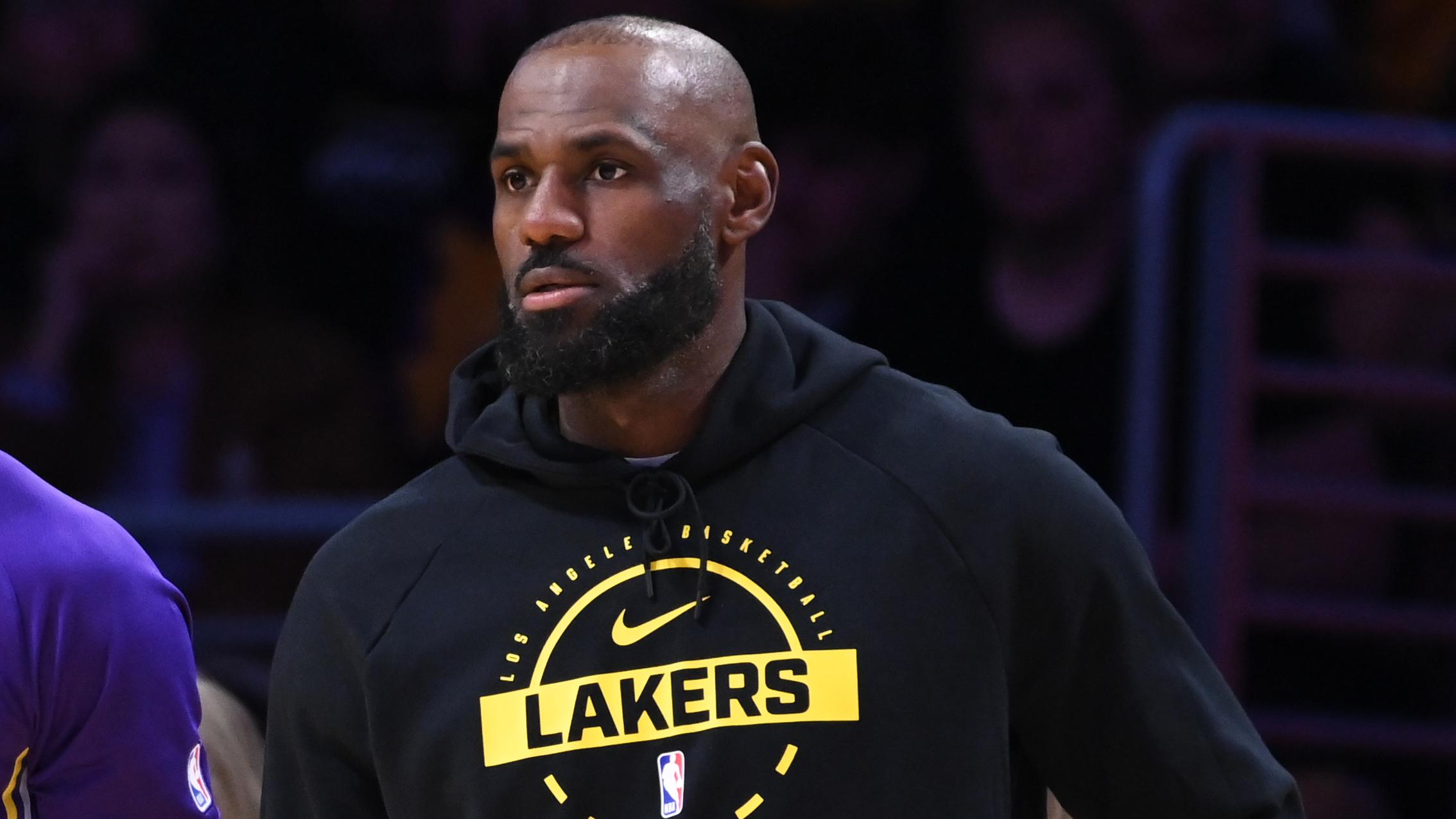 LeBron James, Tom Brady Pose in Trending Photo During Las Vegas Hangout