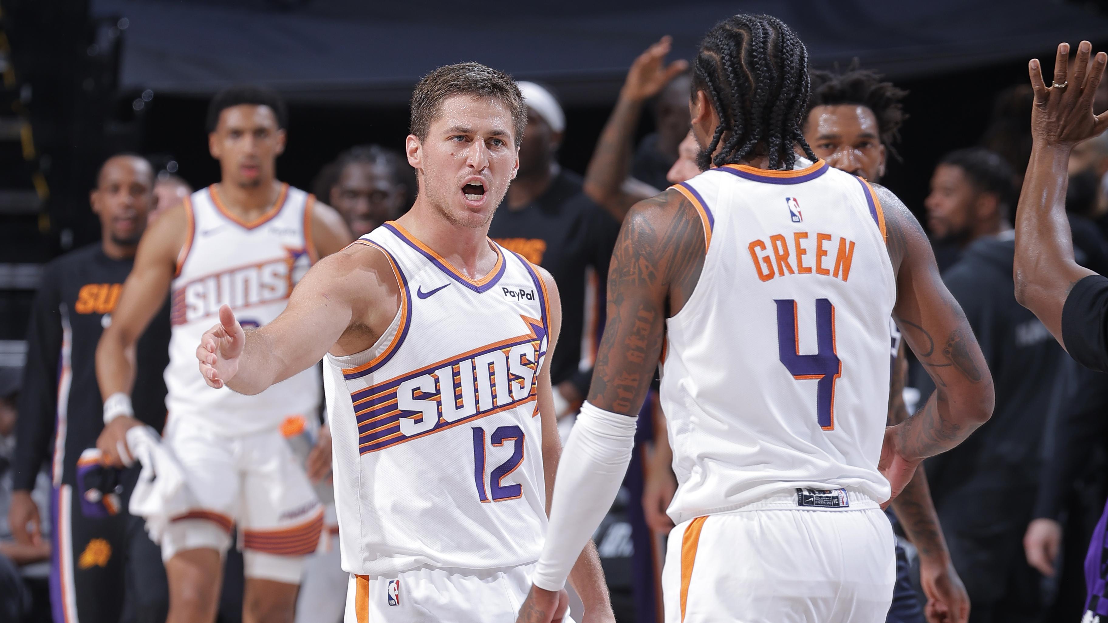Phoenix Suns v Sacramento Kings