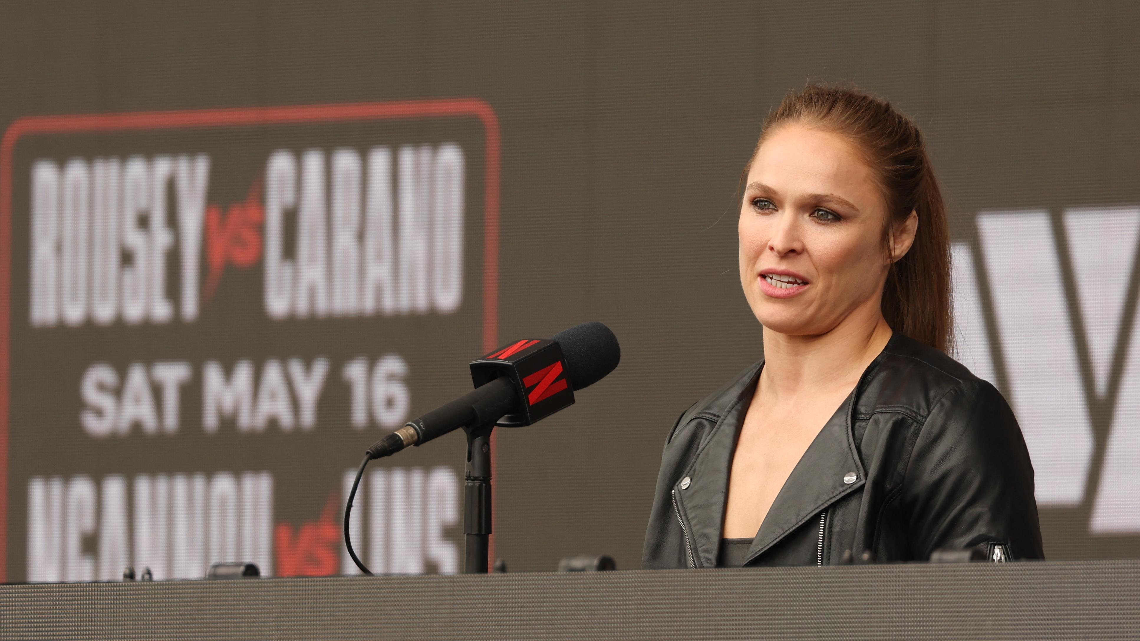 MMA-UFC-USA-ROUSEY-CARINO