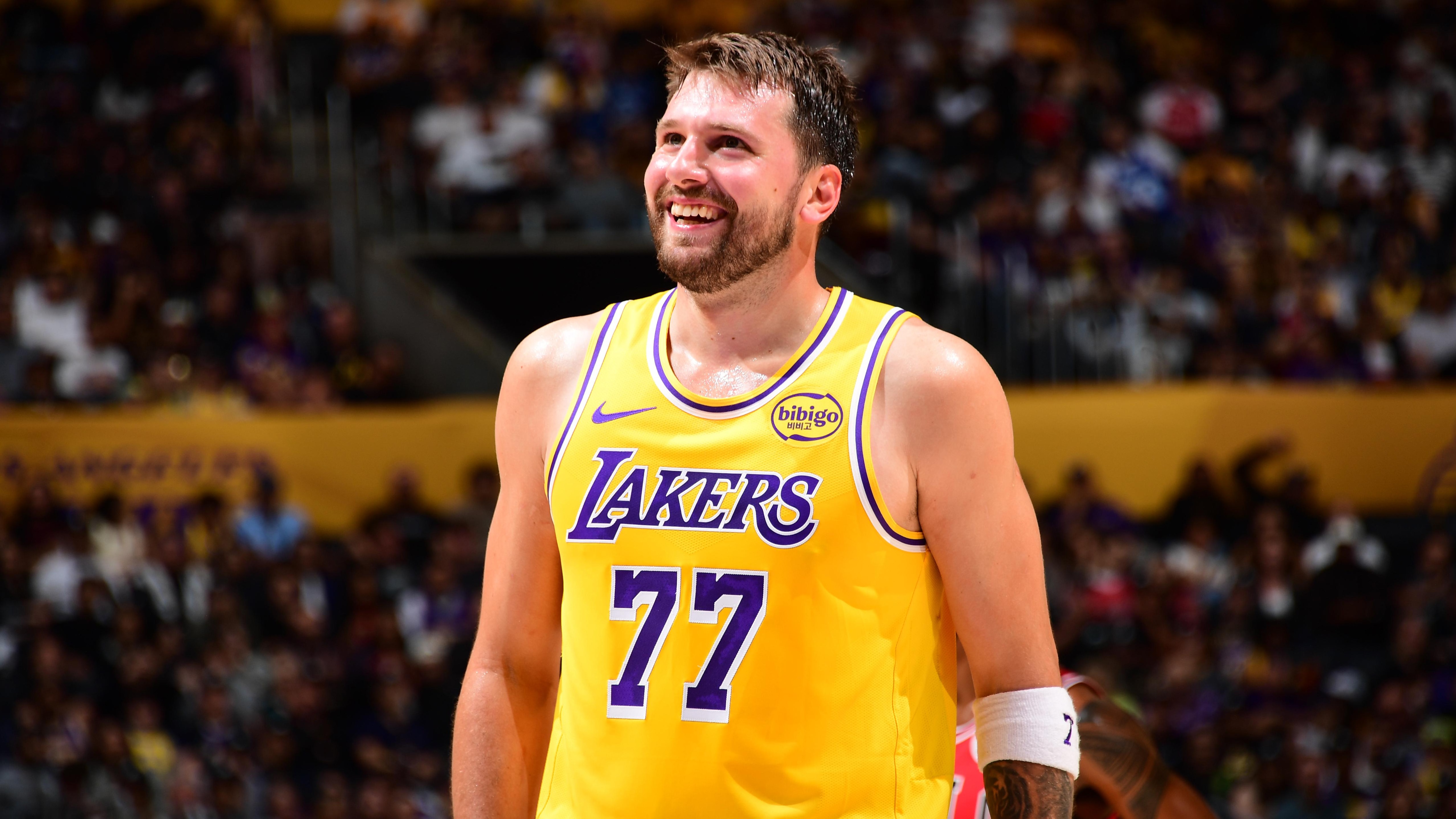 Chicago Bulls v Los Angeles Lakers