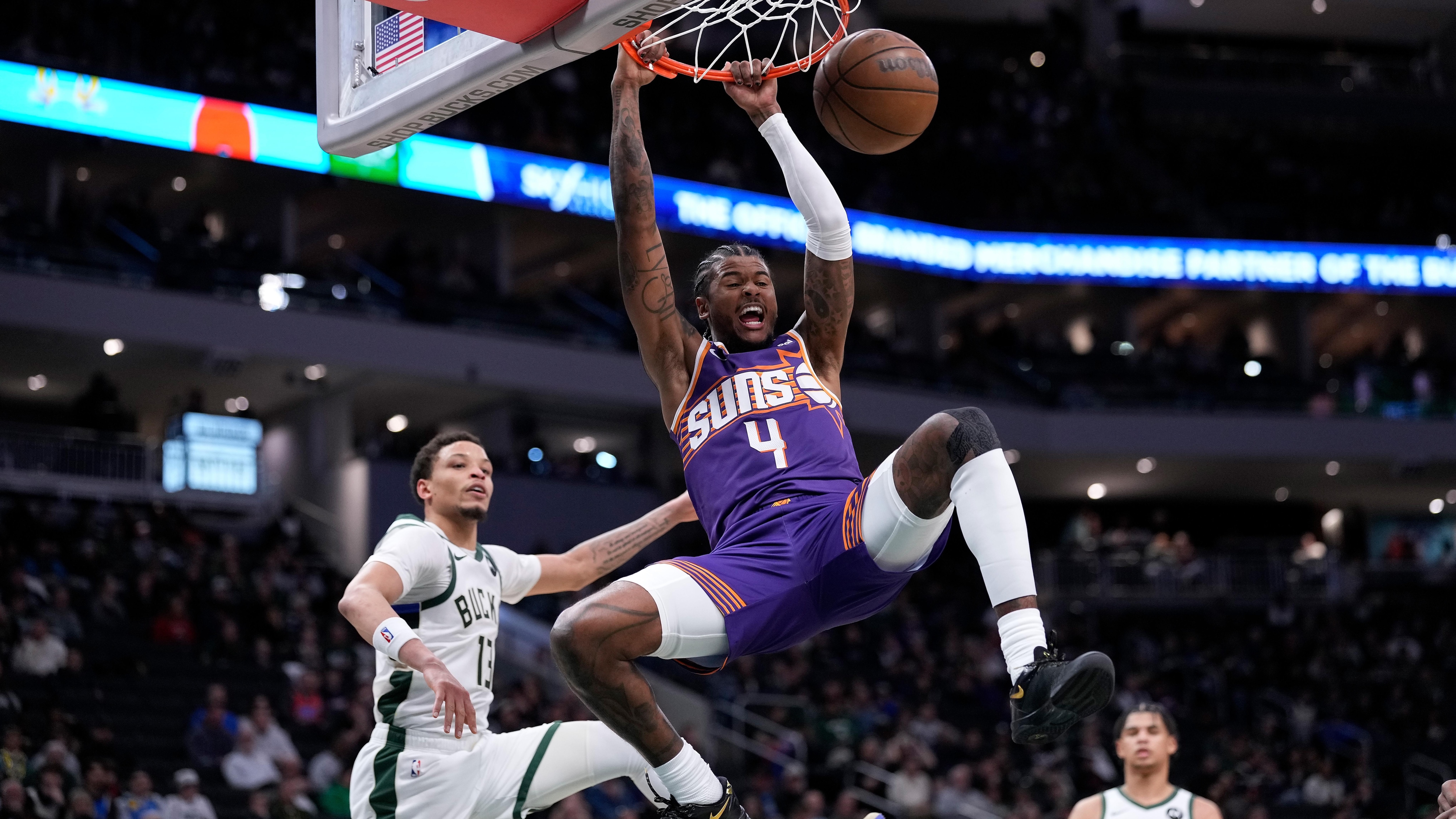 Phoenix Suns v Milwaukee Bucks