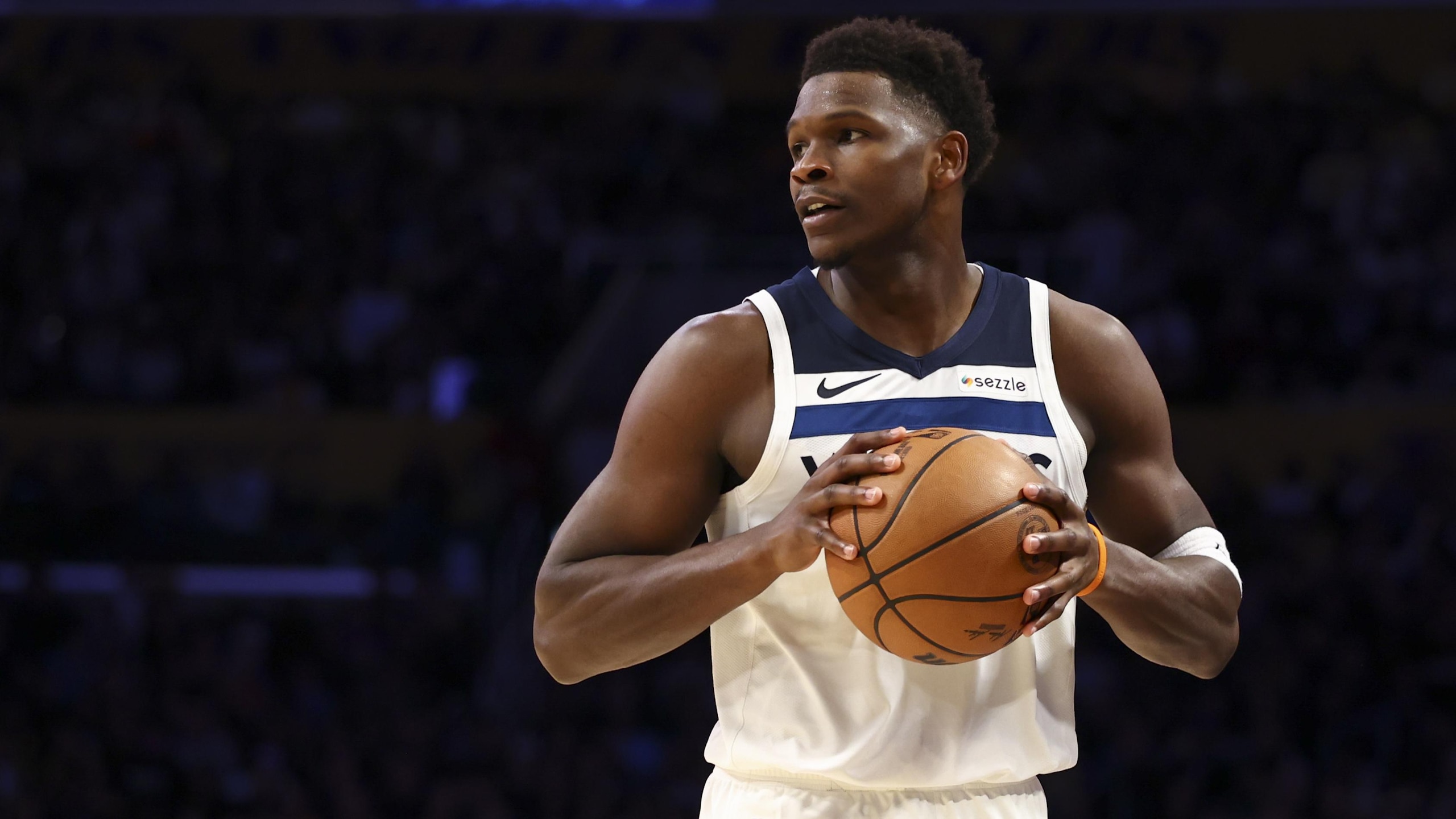 Minnesota TImberwolves v Los Angeles Lakers