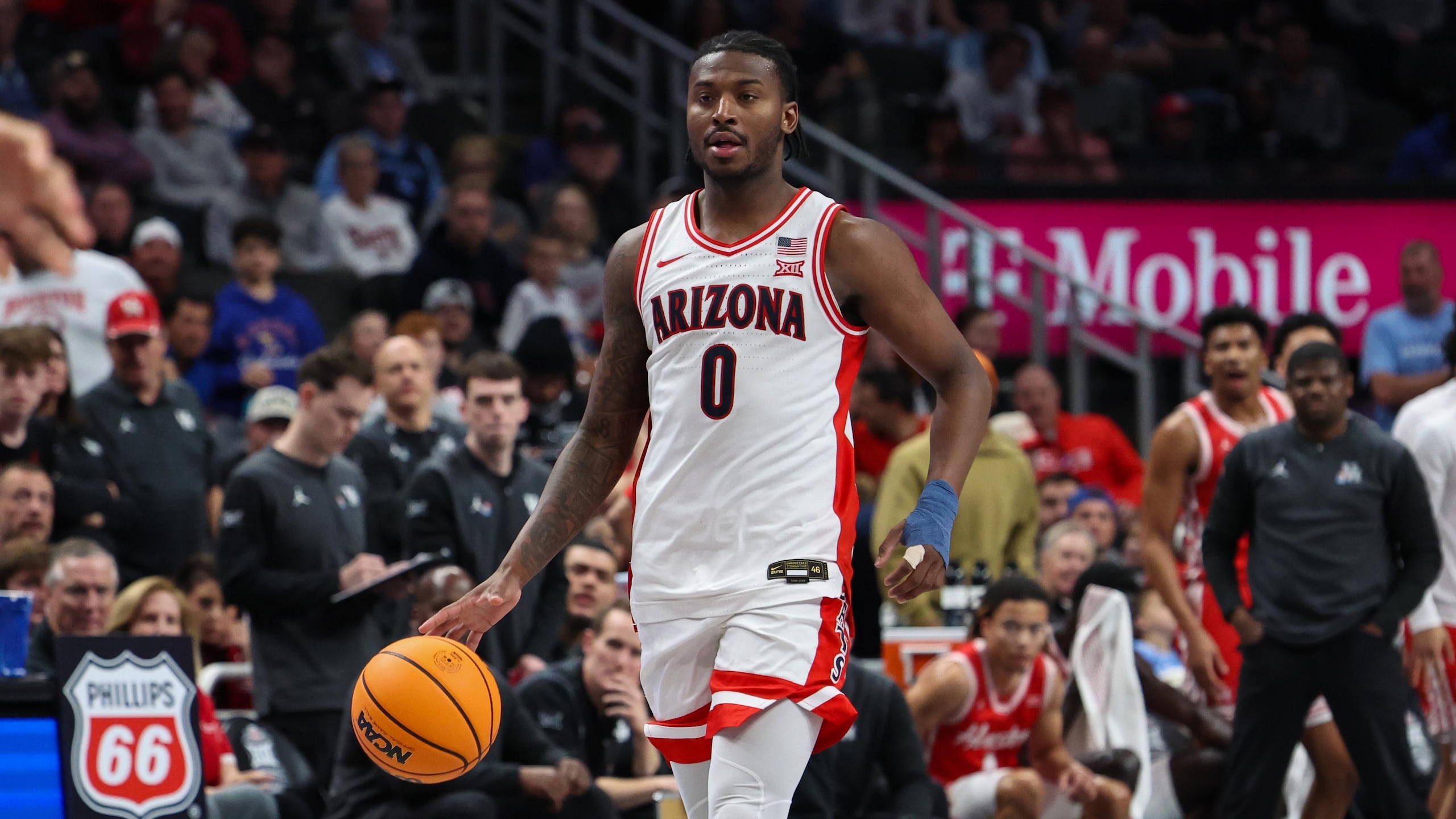 COLLEGE BASKETBALL: MAR 14 Big 12 Tournament Houston vs Arizona COLLEGE BASKETBALL: MAR 14 Big 12 Tournament Houston vs Arizona
